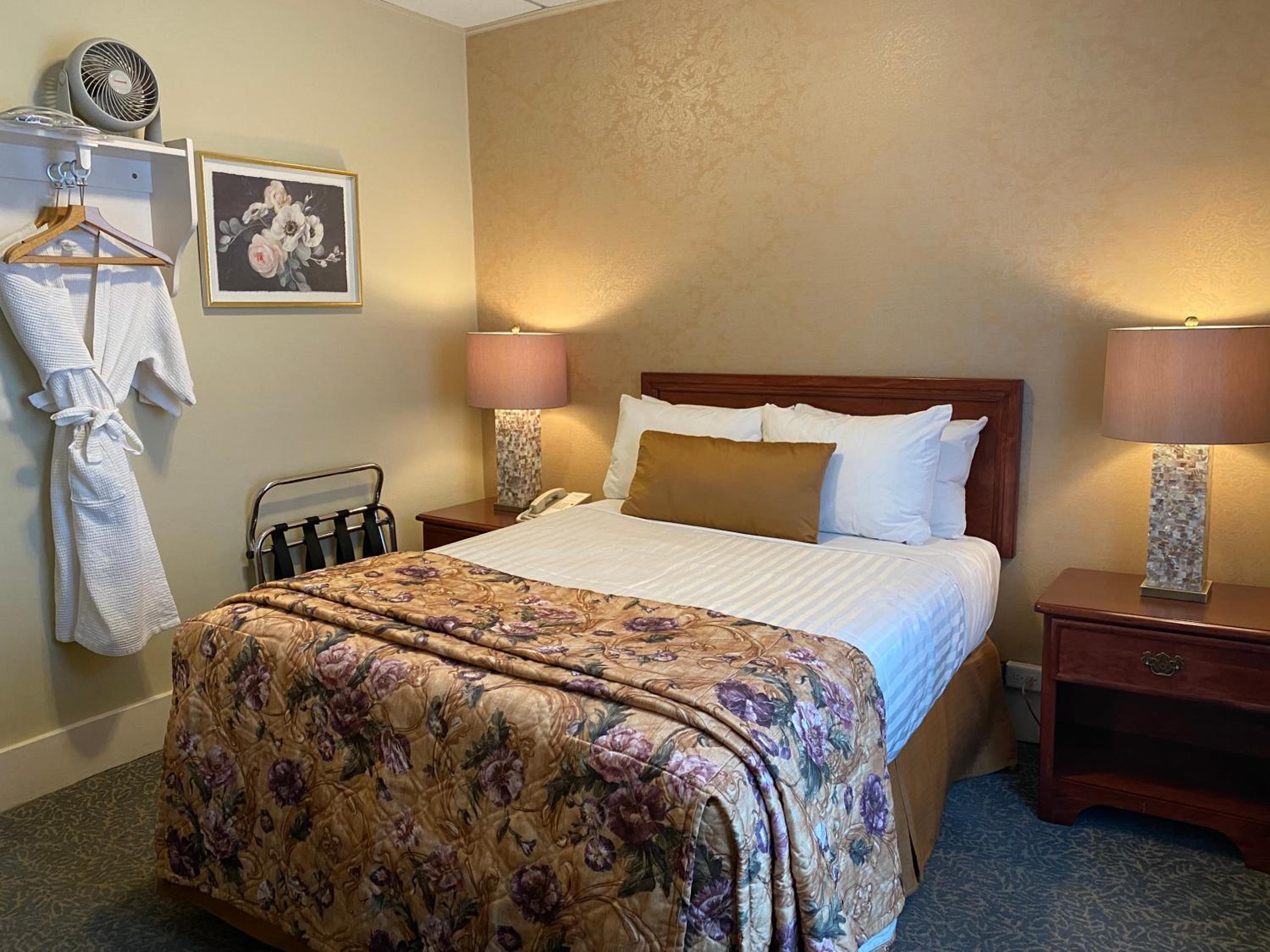 Double Room with Shared Bathroom photo 1