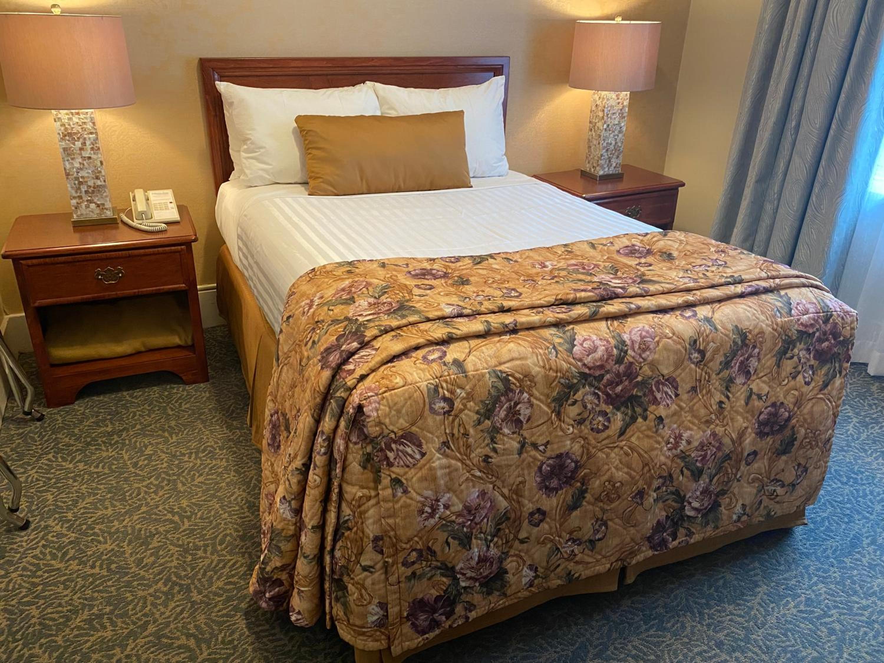 Double Room with Shared Bathroom photo 2