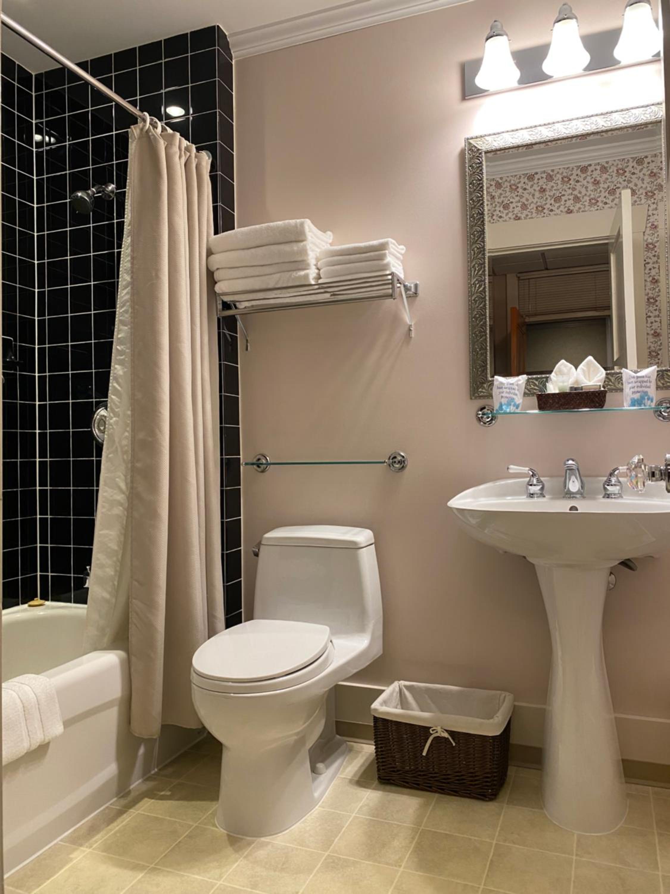 Standard Twin Room - Photo 2