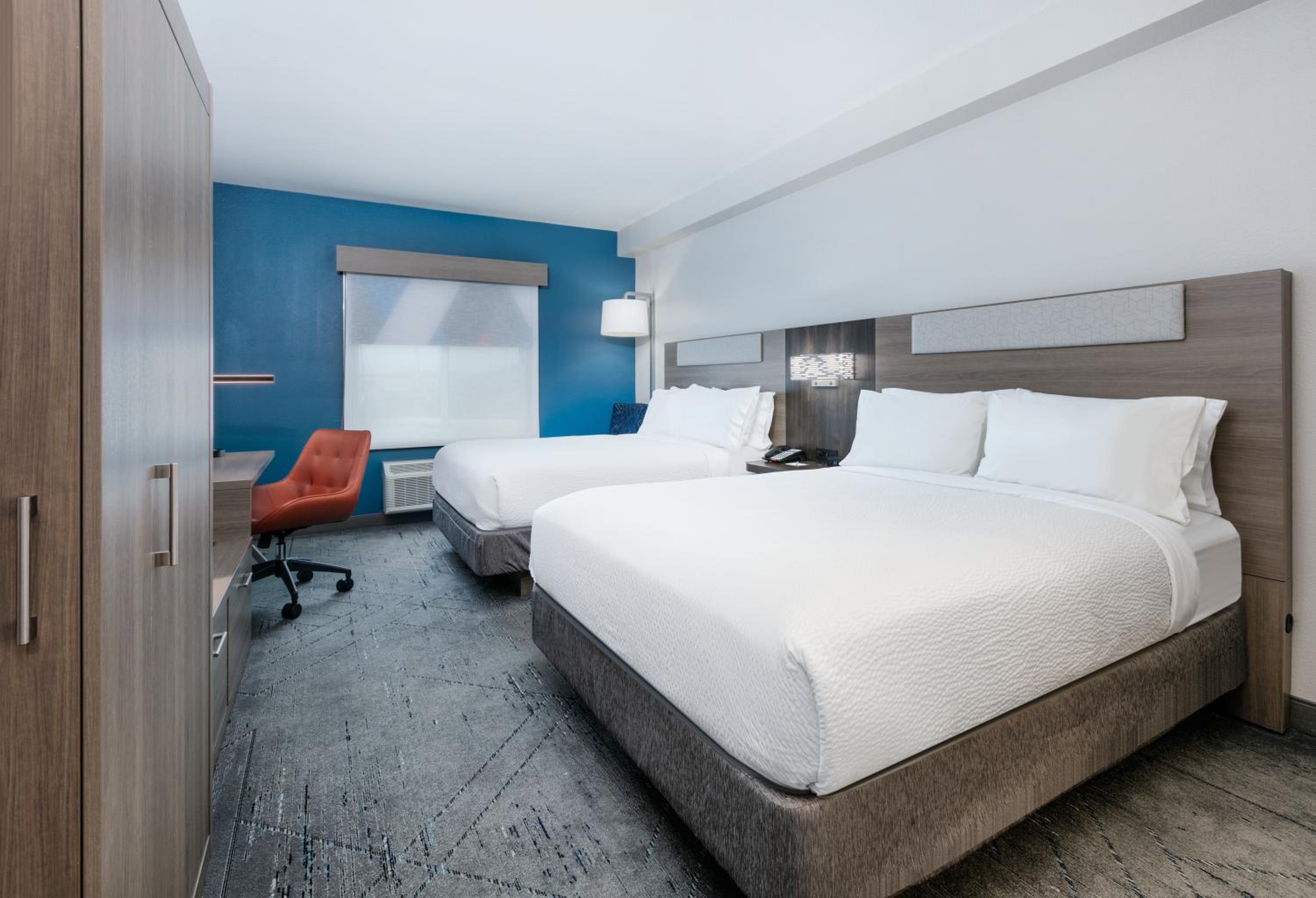 Standard Room with Two Queen Beds - Photo 1