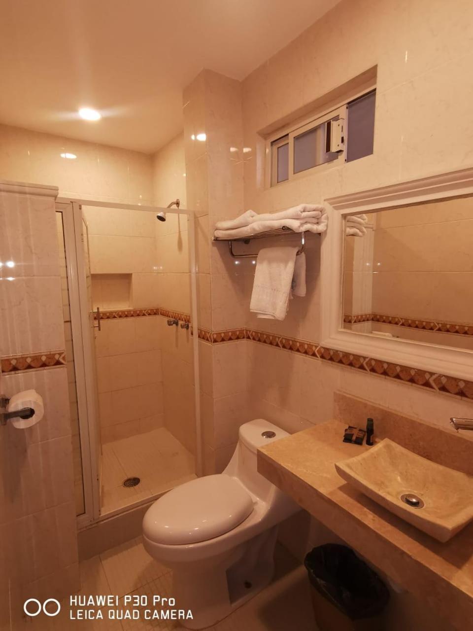 Queen Room photo 3
