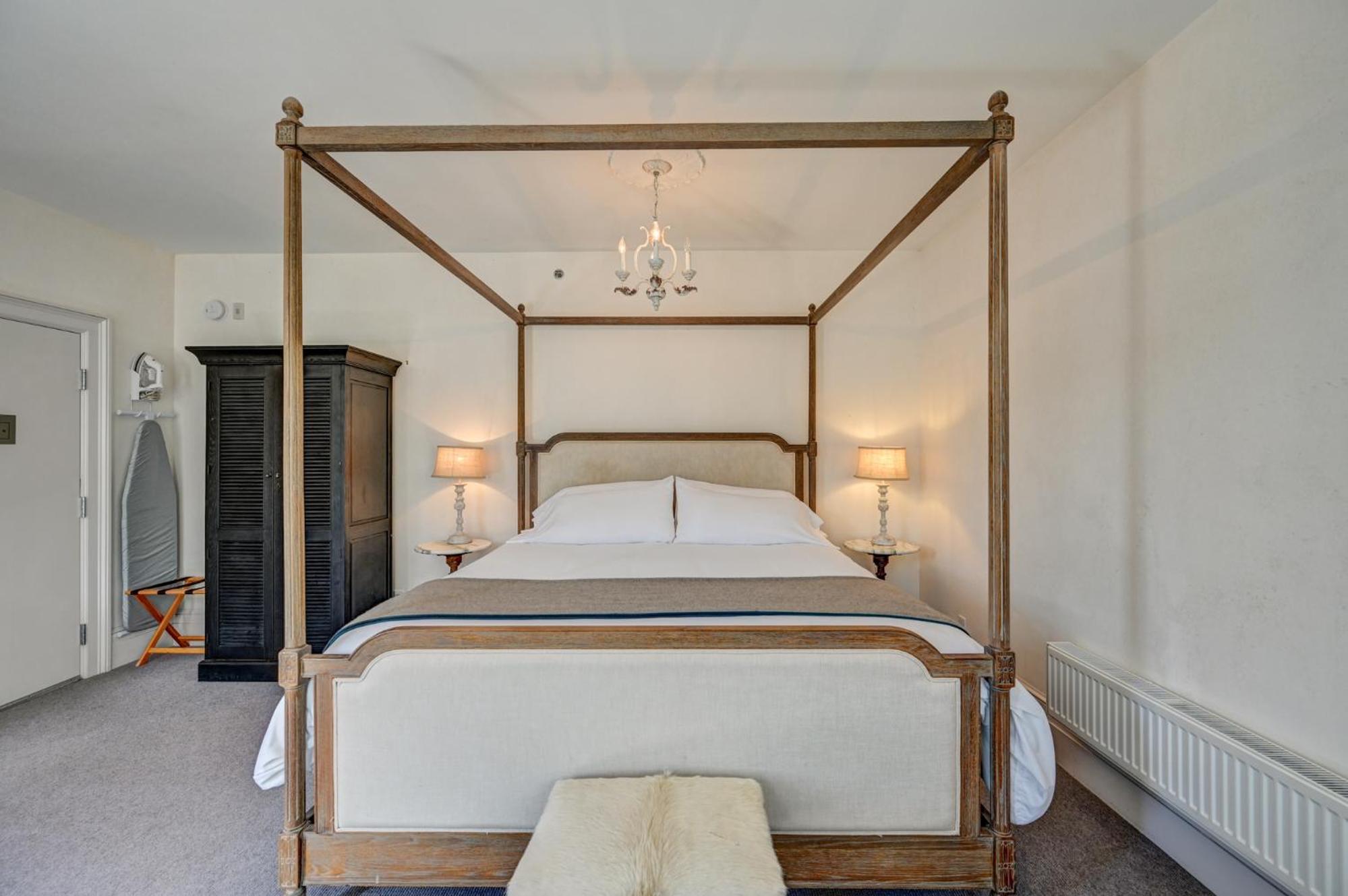 King Room with Balcony and River View - Chateau