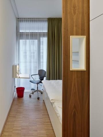 Single Room with Balcony and shared bathroom photo 3