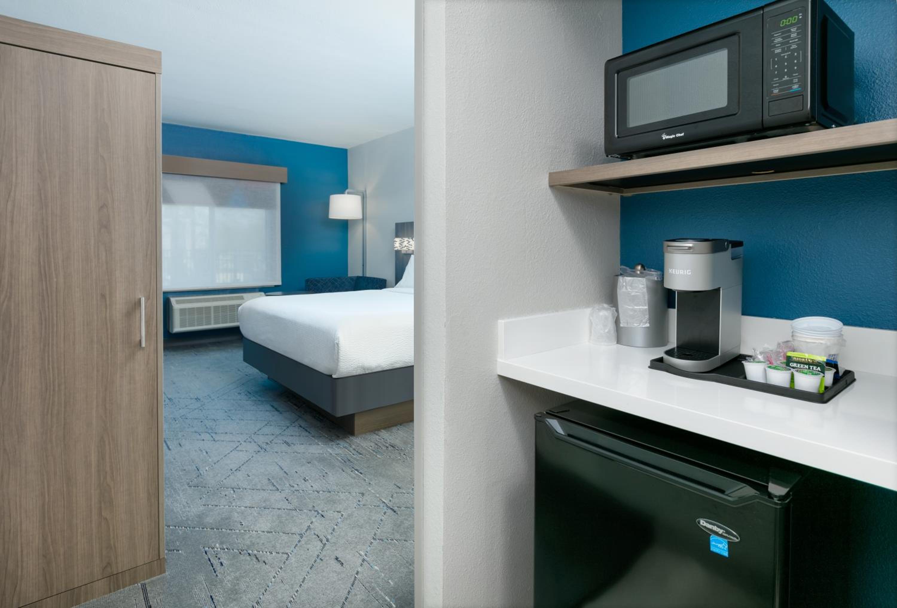 Standard King Room - Photo 3