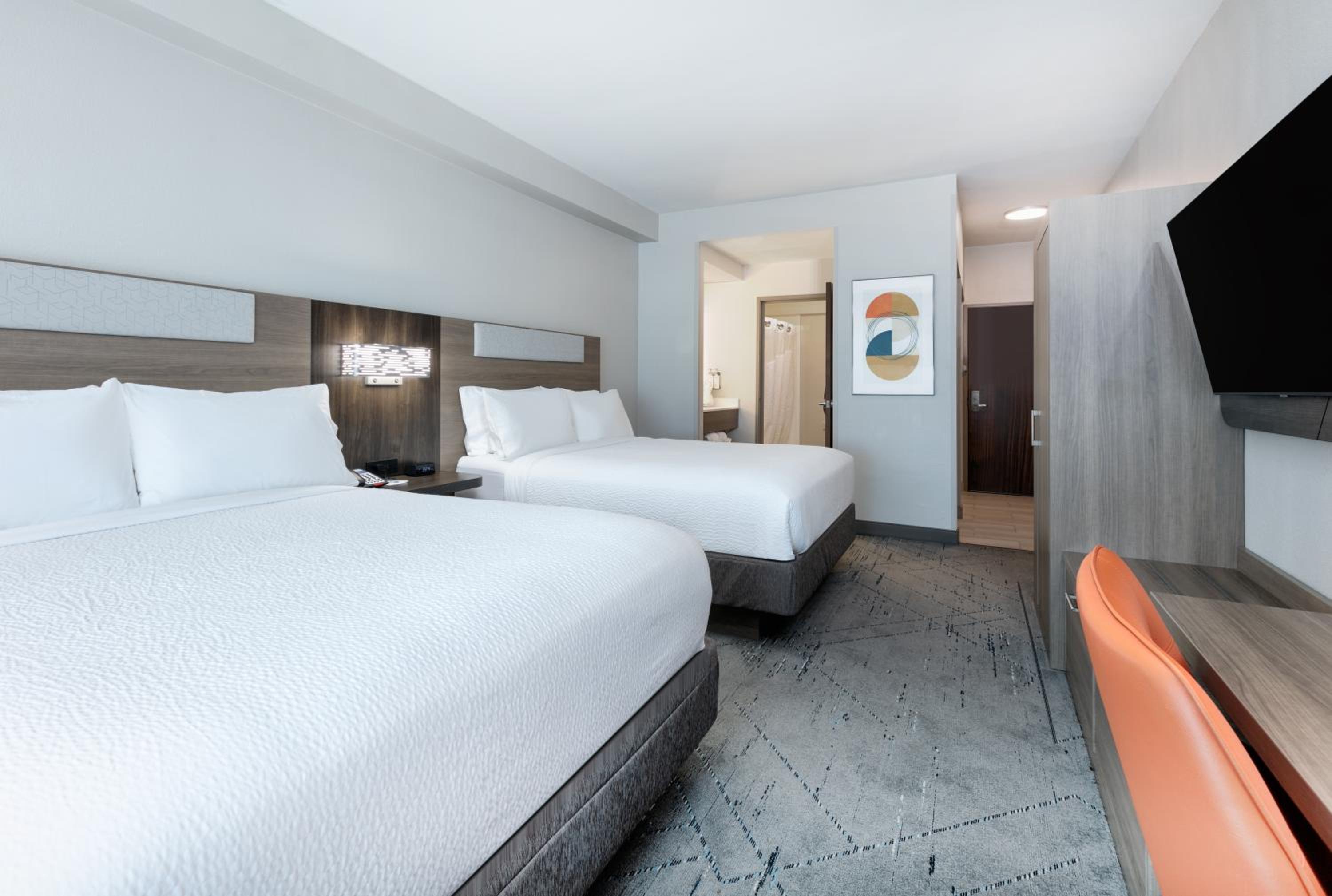 Standard Room with Two Queen Beds - Photo 2