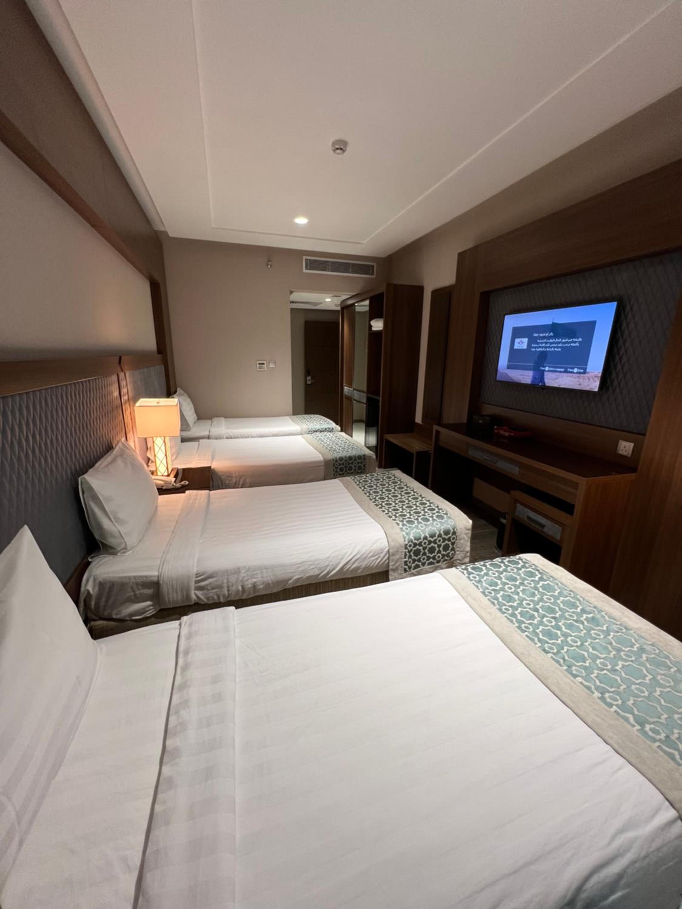 Executive Suite - Photo 13