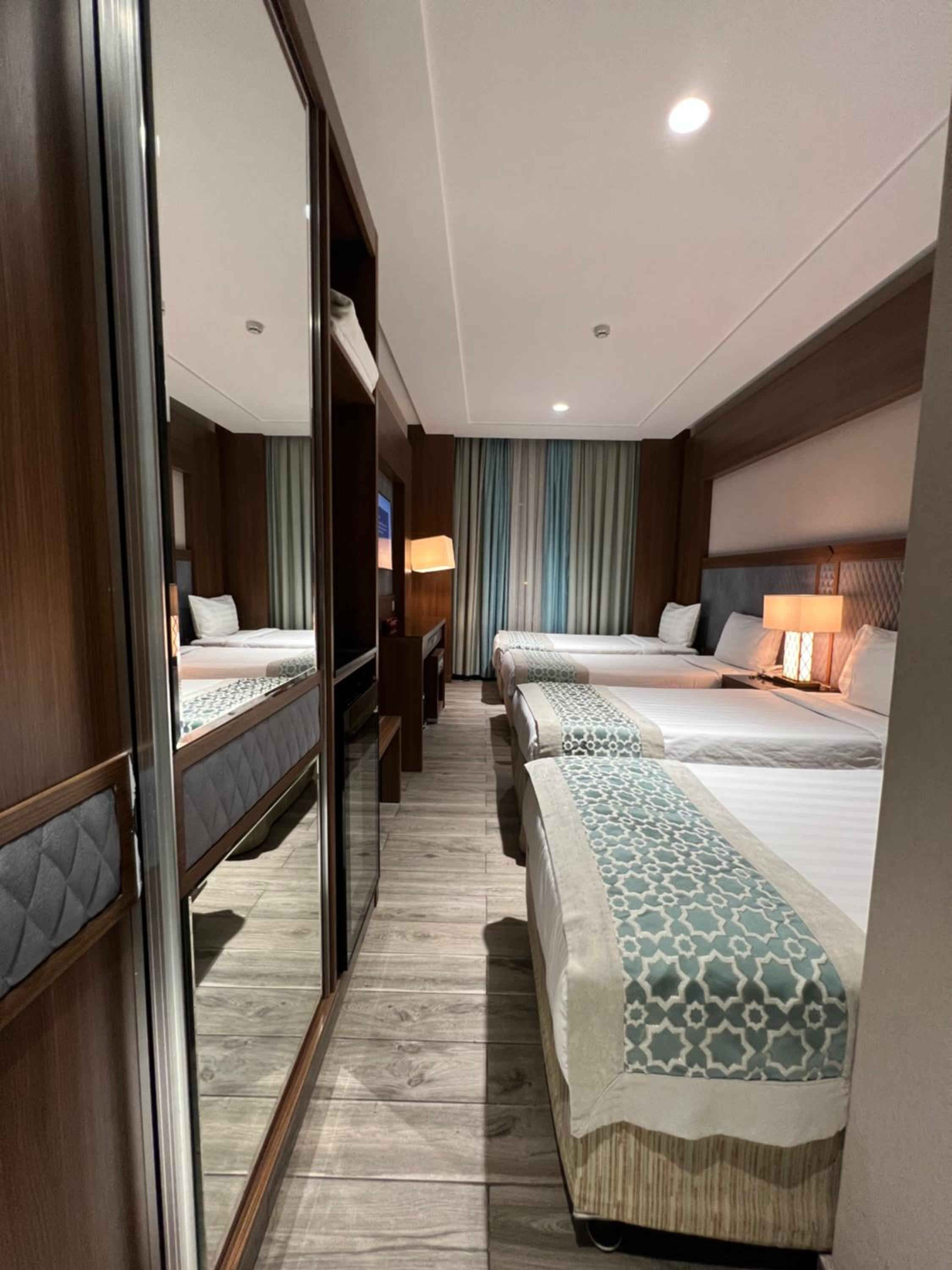 Executive Suite - Photo 14