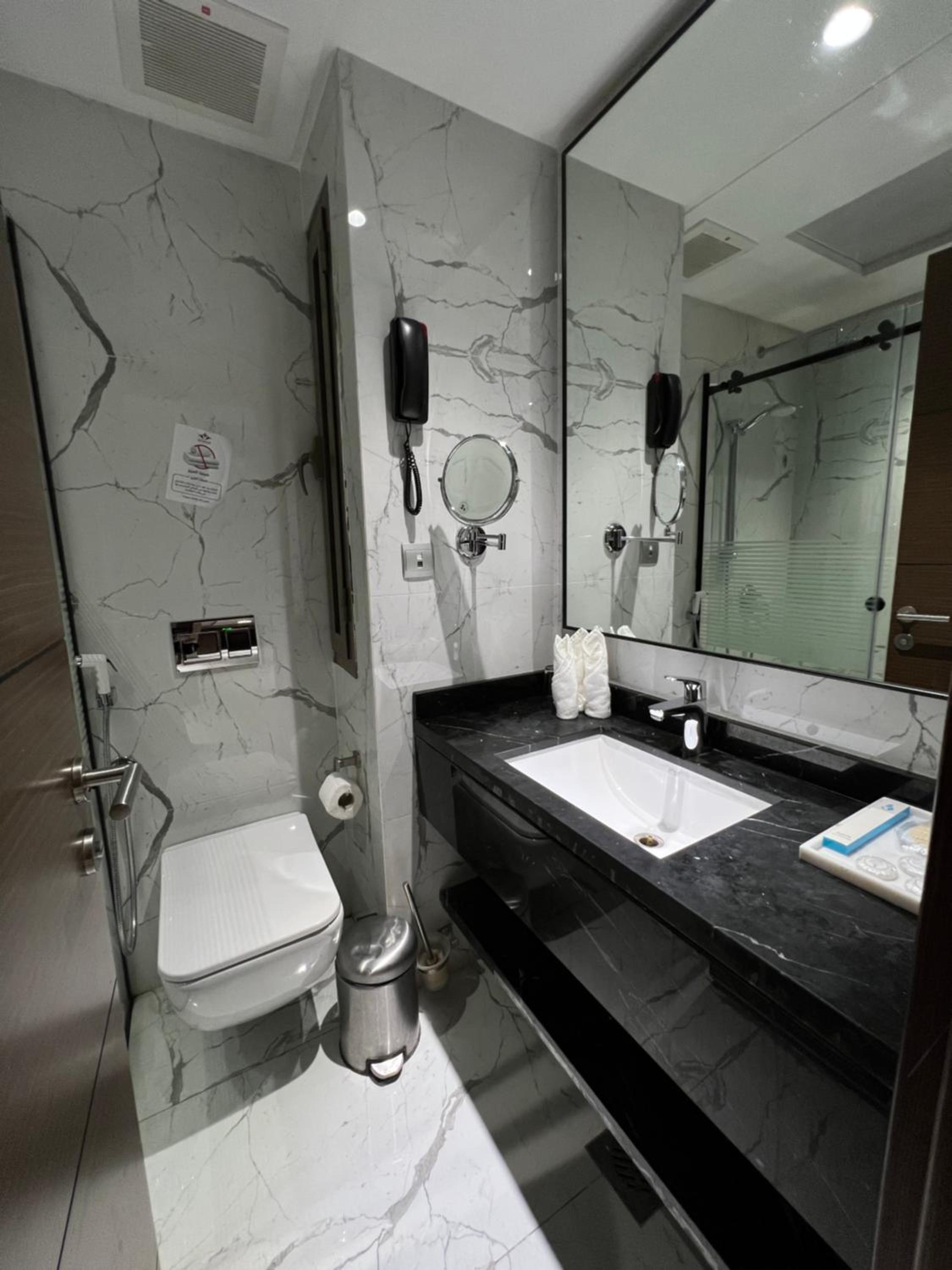 Executive Suite - Photo 8