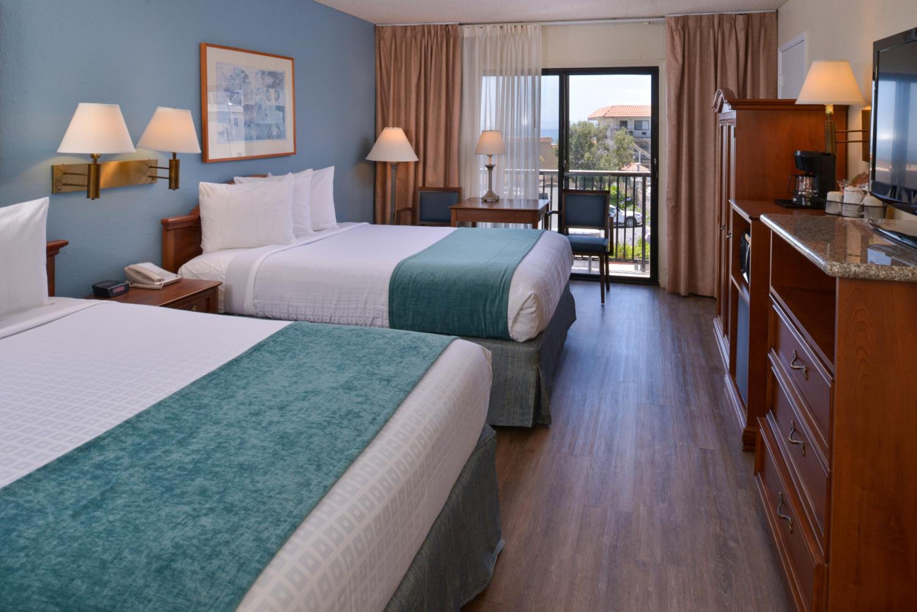 Queen Room with Balcony - Photo 1