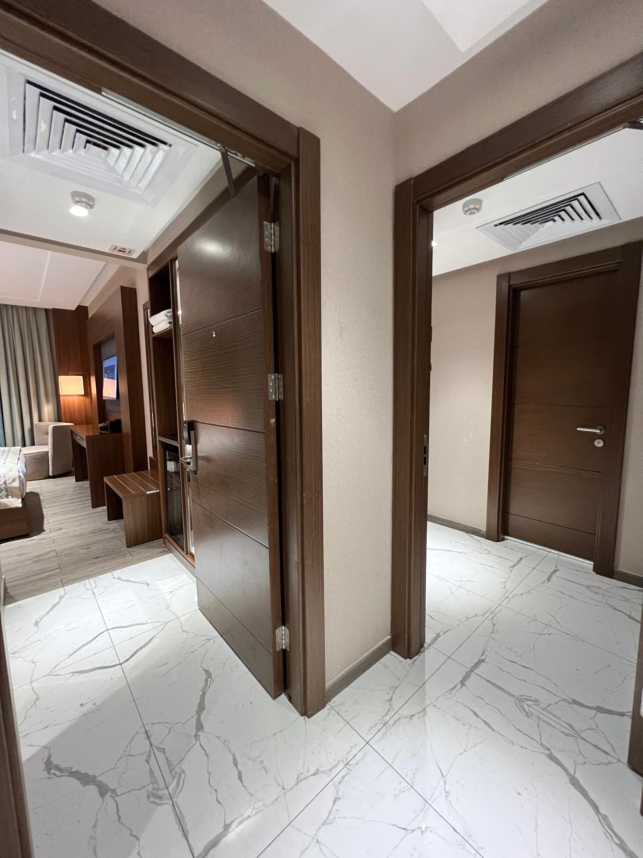 Two connecting rooms ( 6 adults ) photo 3