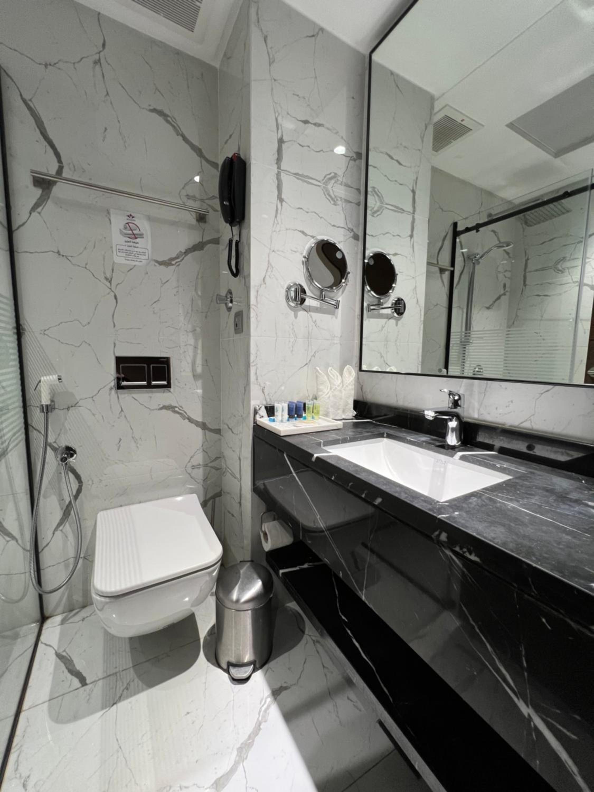 Twin Room - Photo 2