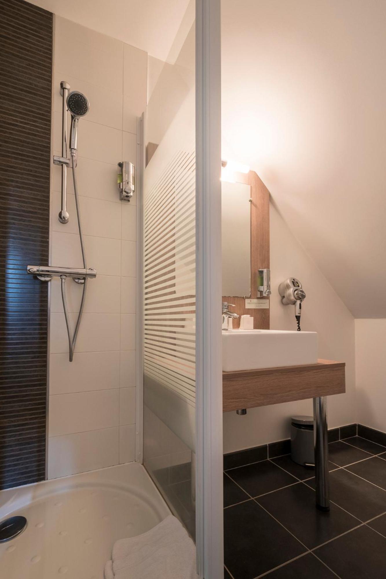 Twin Room - Photo 3