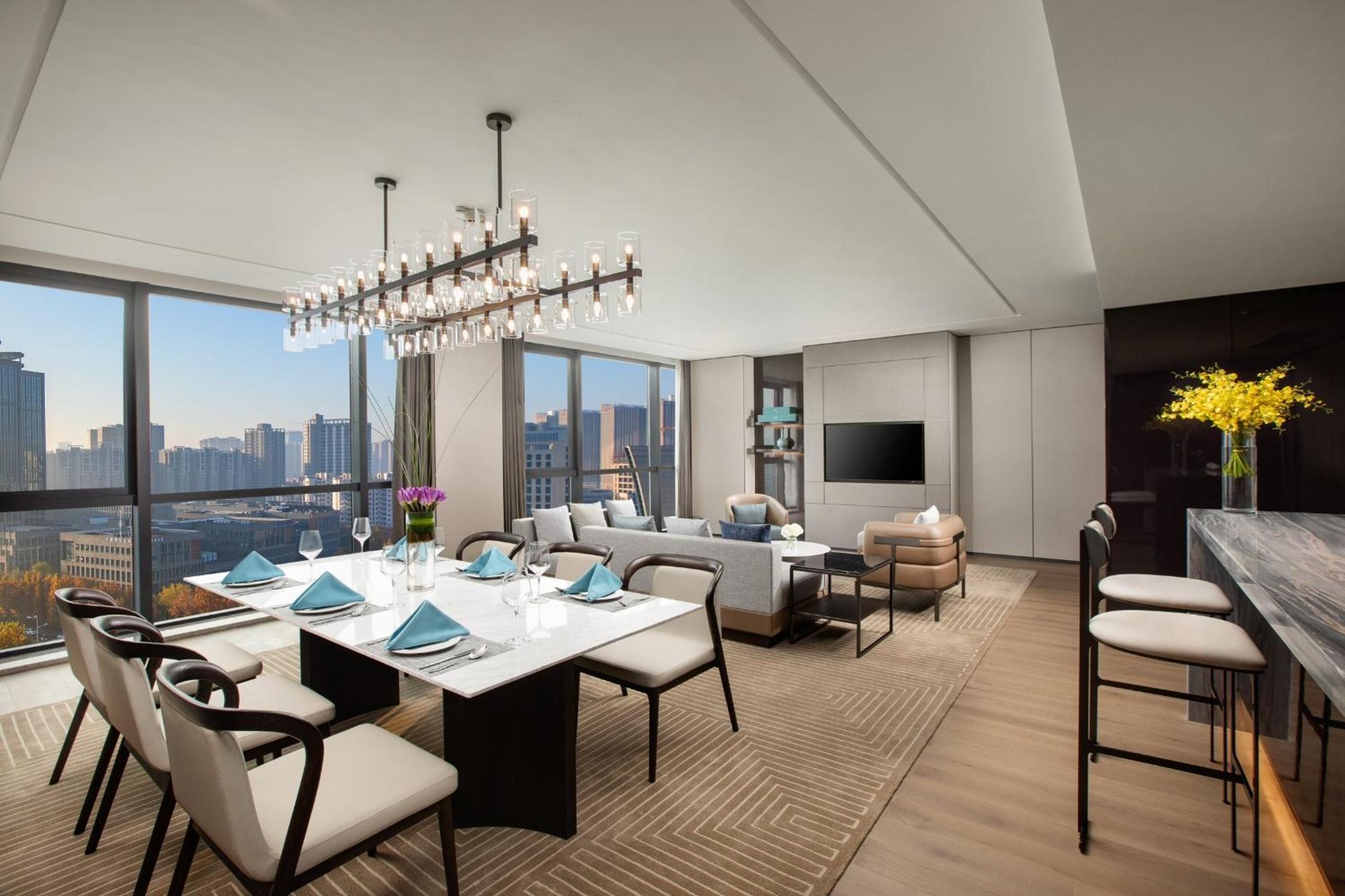 One-Bedroom Suite - Photo 1