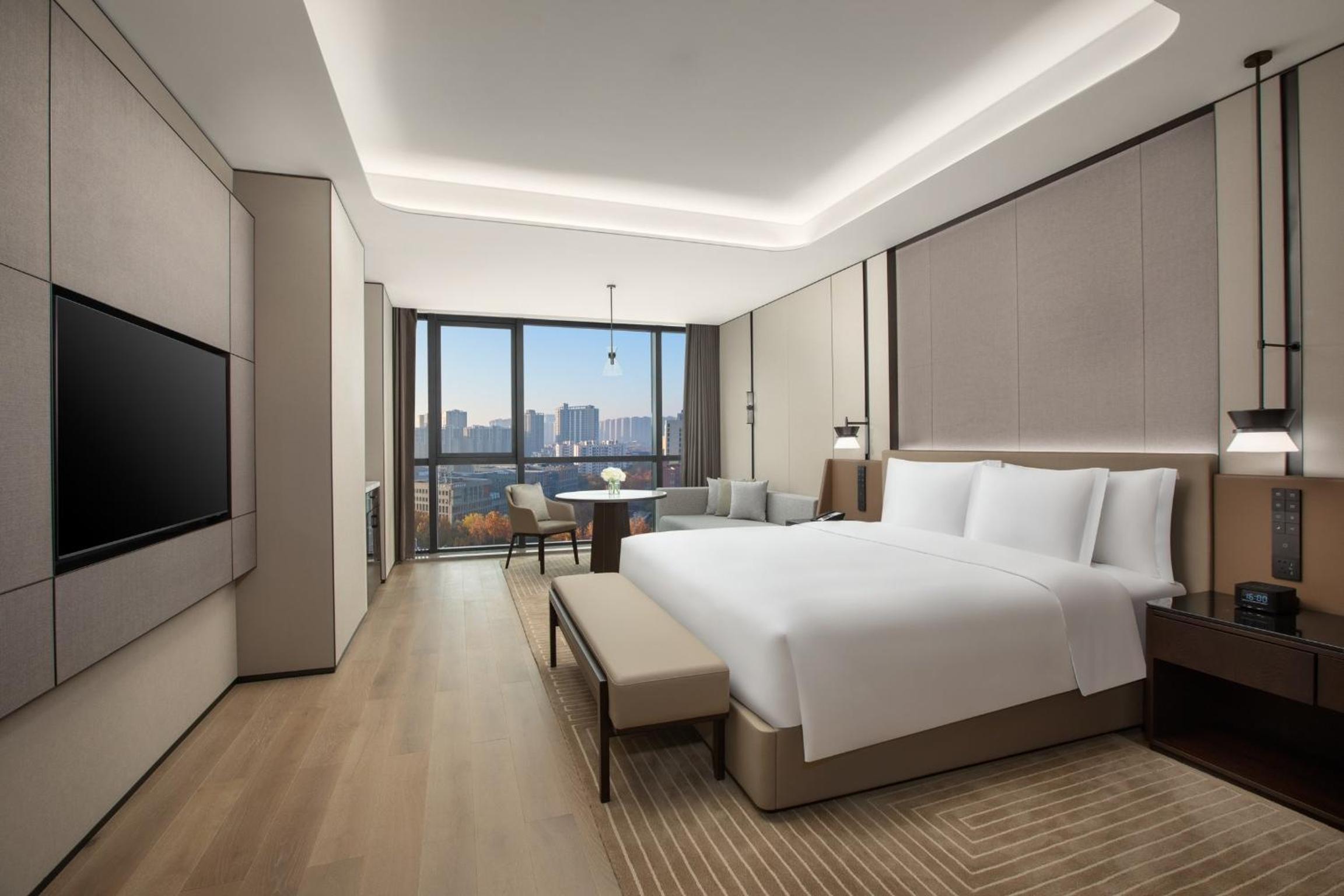 One-Bedroom Suite - Photo 2