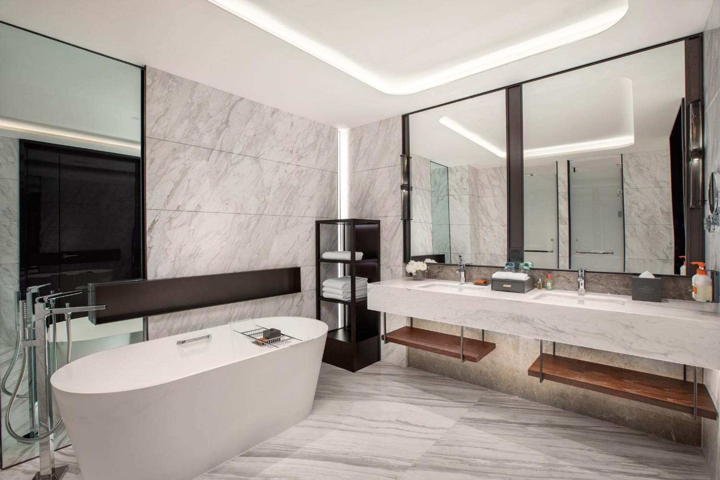 One-Bedroom Suite - Photo 3