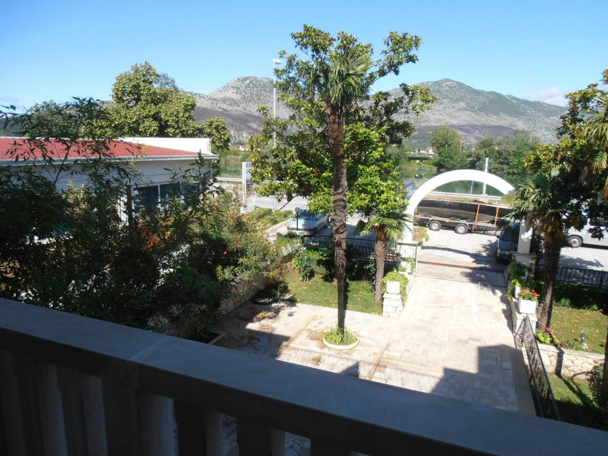 Double Room with Balcony - Photo 3
