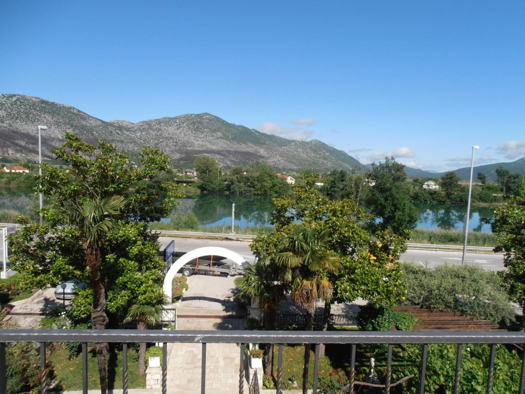 Double Room with Balcony - Photo 4