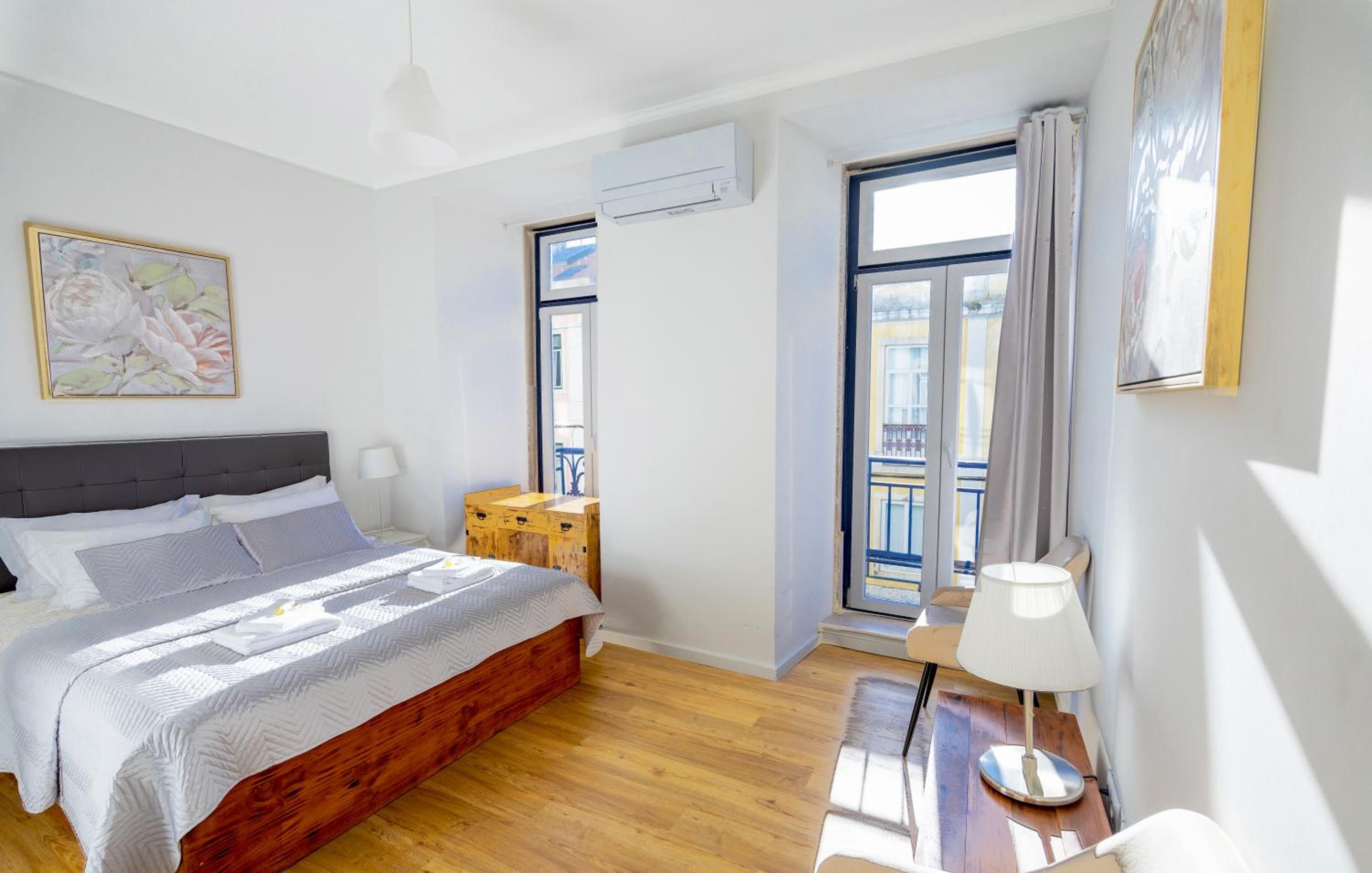 Apartment with Balcony photo 3
