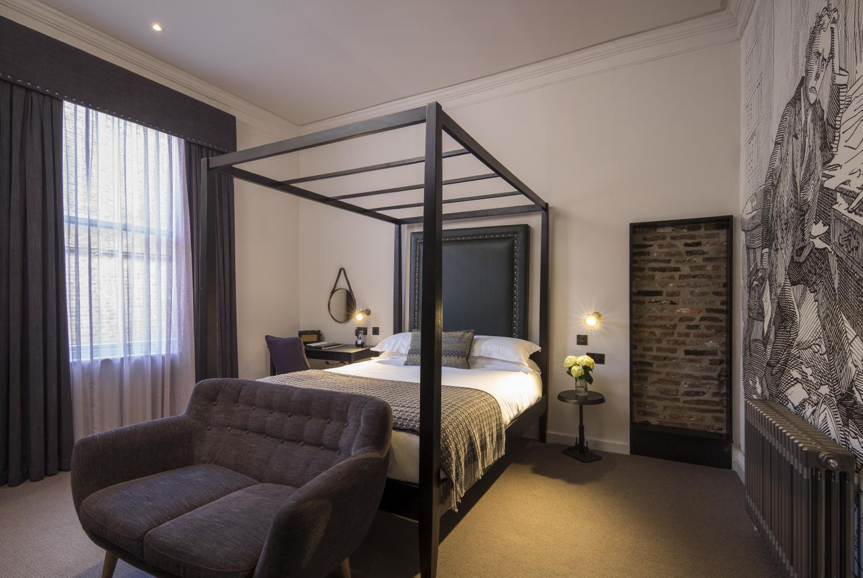 Luxury King Room with Four-Poster Bed - Photo 6