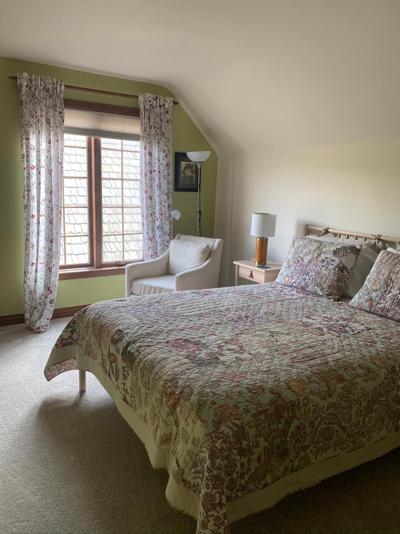 Queen Room photo 1
