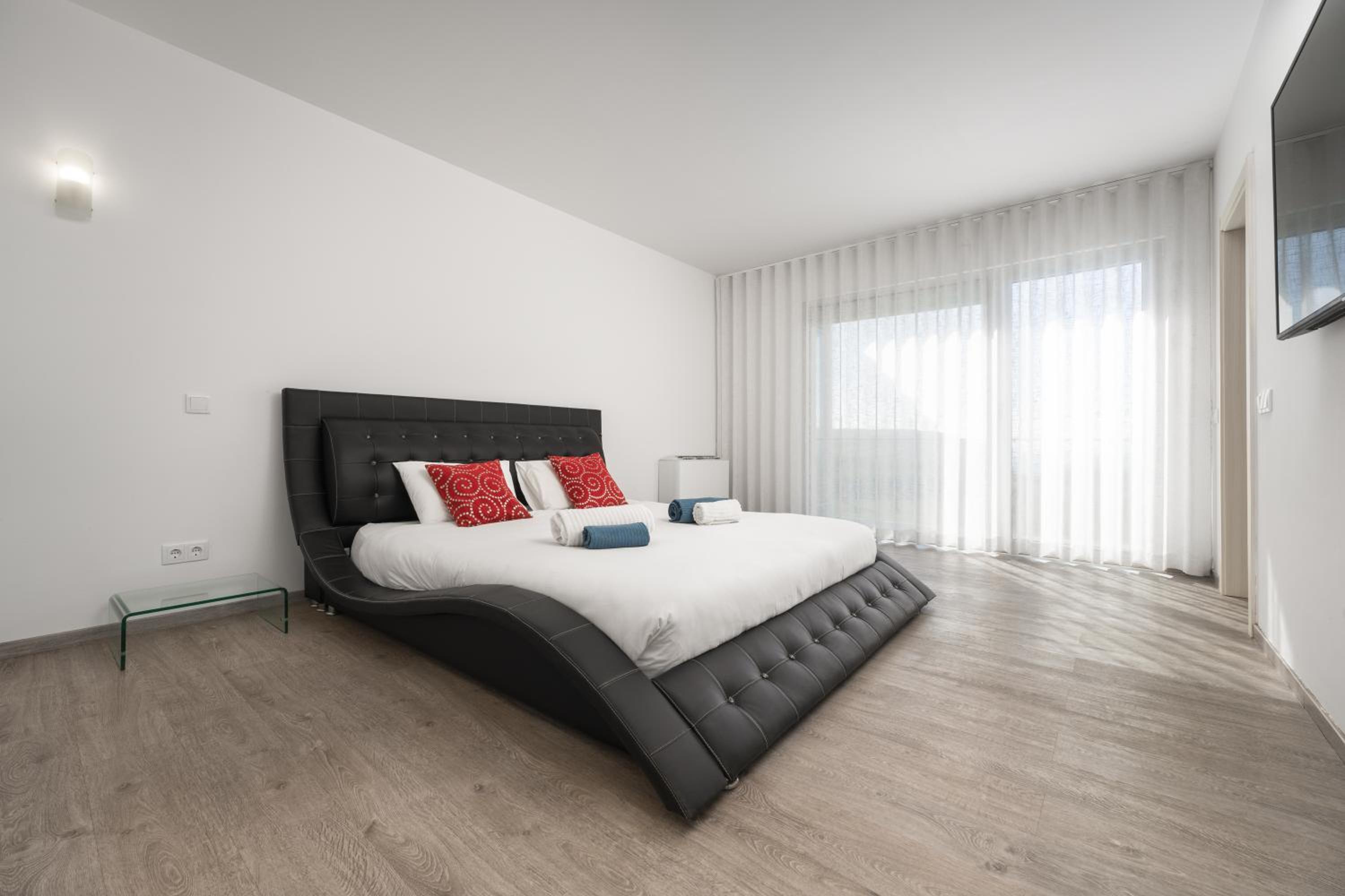 Three-Bedroom Apartment - Photo 8