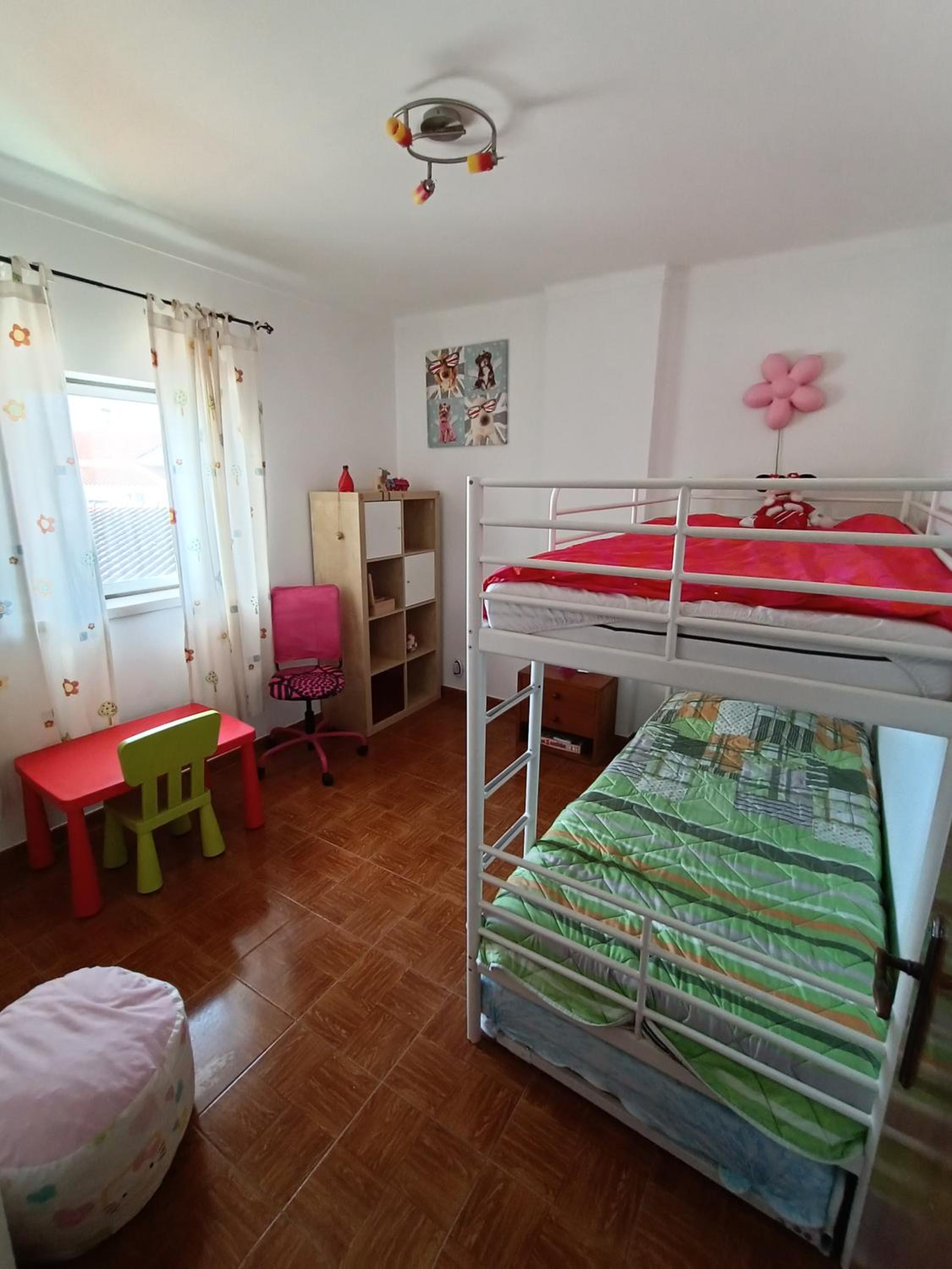 Five-Bedroom House photo 1