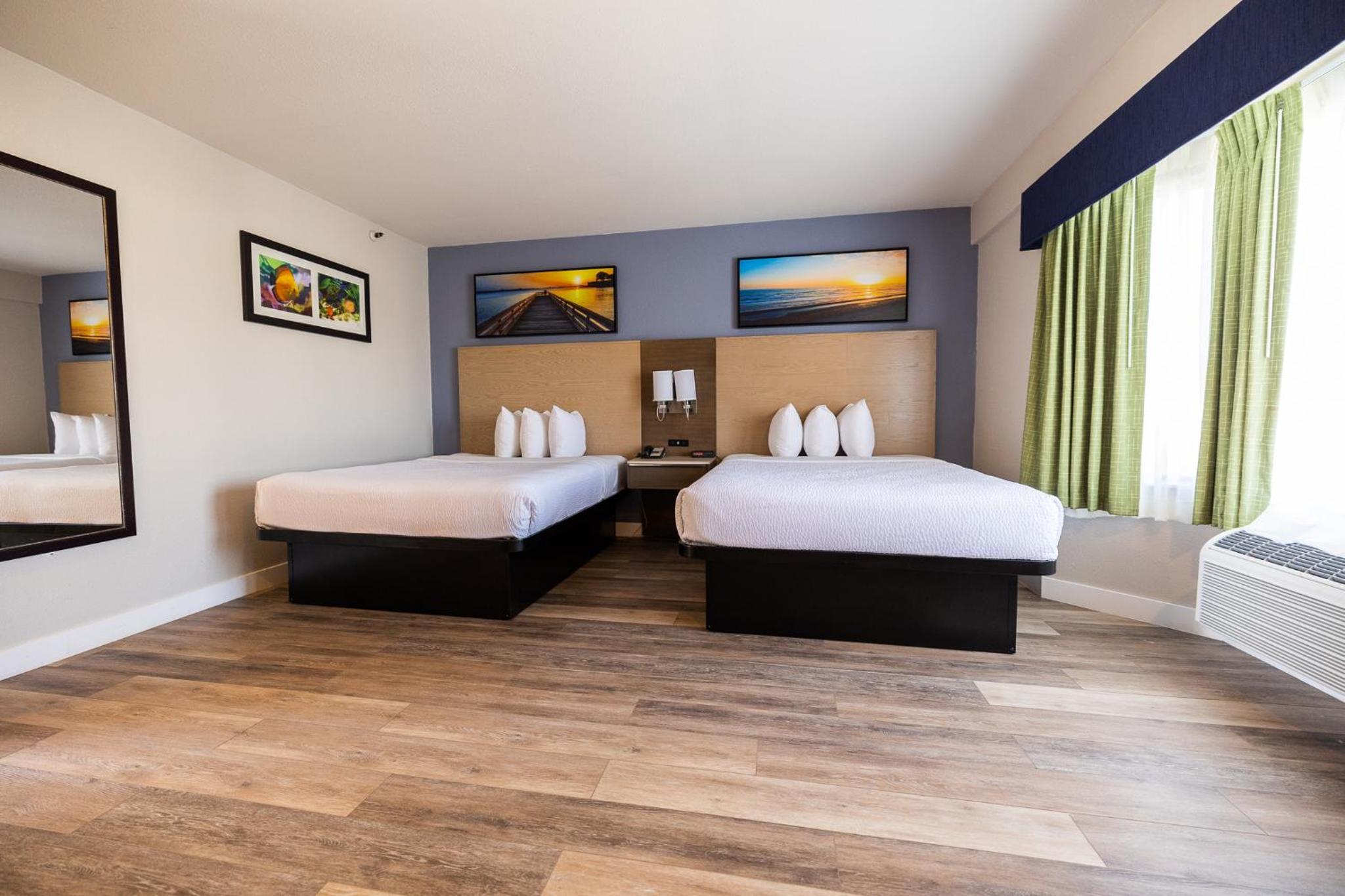 Deluxe Two Queen Beds - Non-Smoking - Photo 2