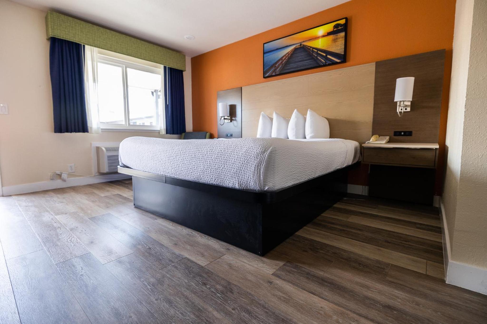 Standard King bedroom Nonsmoking - Photo 6
