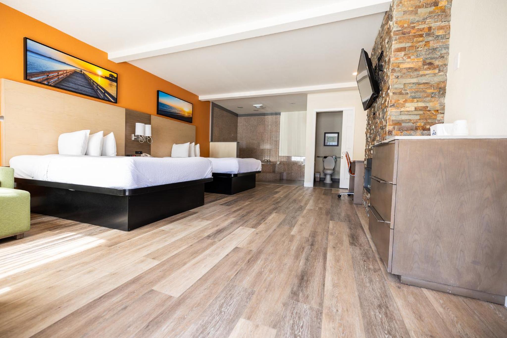 Studio Suite with Two Queen Beds - Non-Smoking - Photo 2