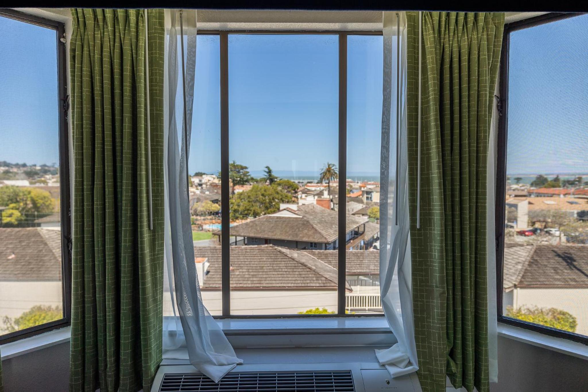 Ocean view Two Queens bedroom Nonsmoking - Photo 3