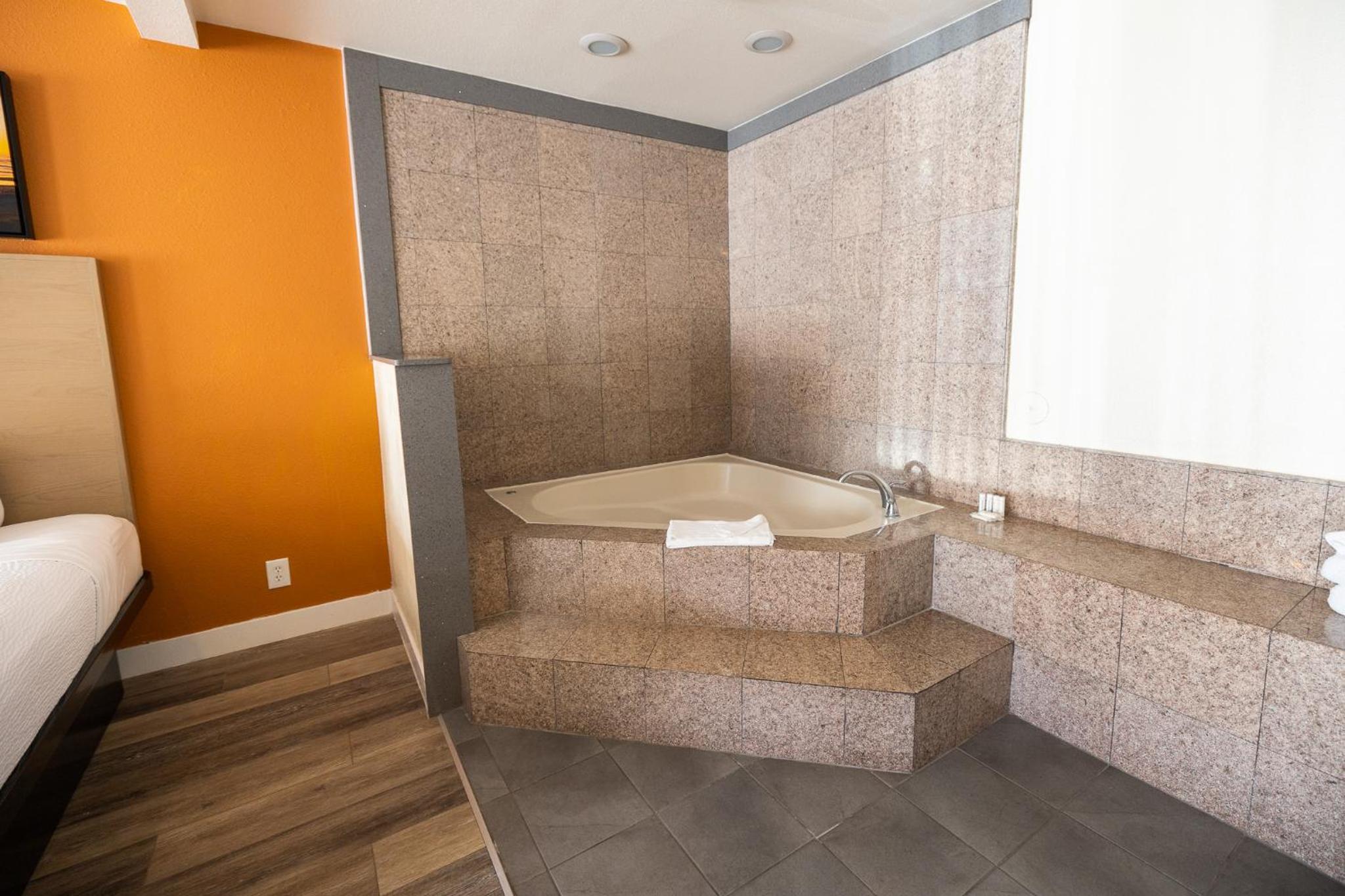 Studio Suite with Two Queen Beds - Non-Smoking - Photo 5