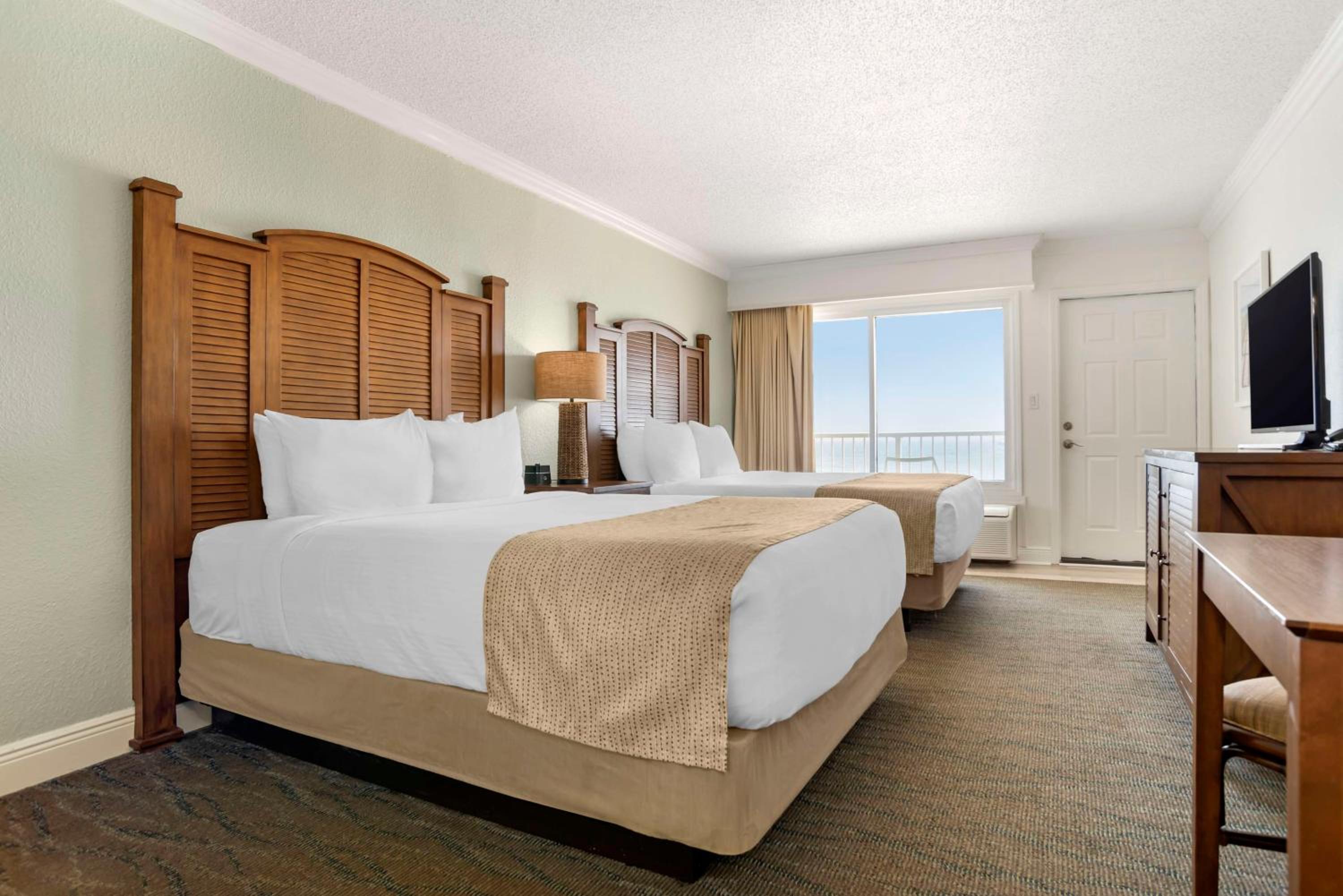 Queen Room with Two Queen Beds and Kitchenette/Gulf View - Non-Smoking