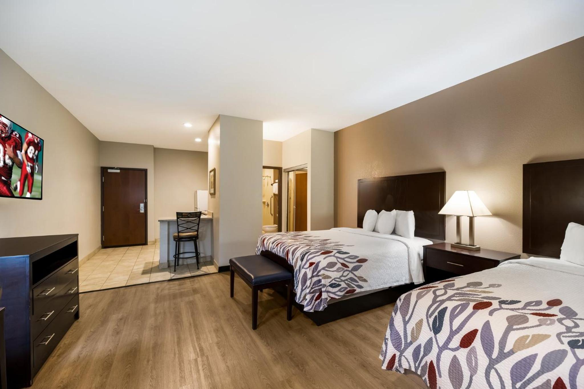 Superior Room with Two Queen Beds with Kitchen Walk-In Shower Smoke Free photo 2