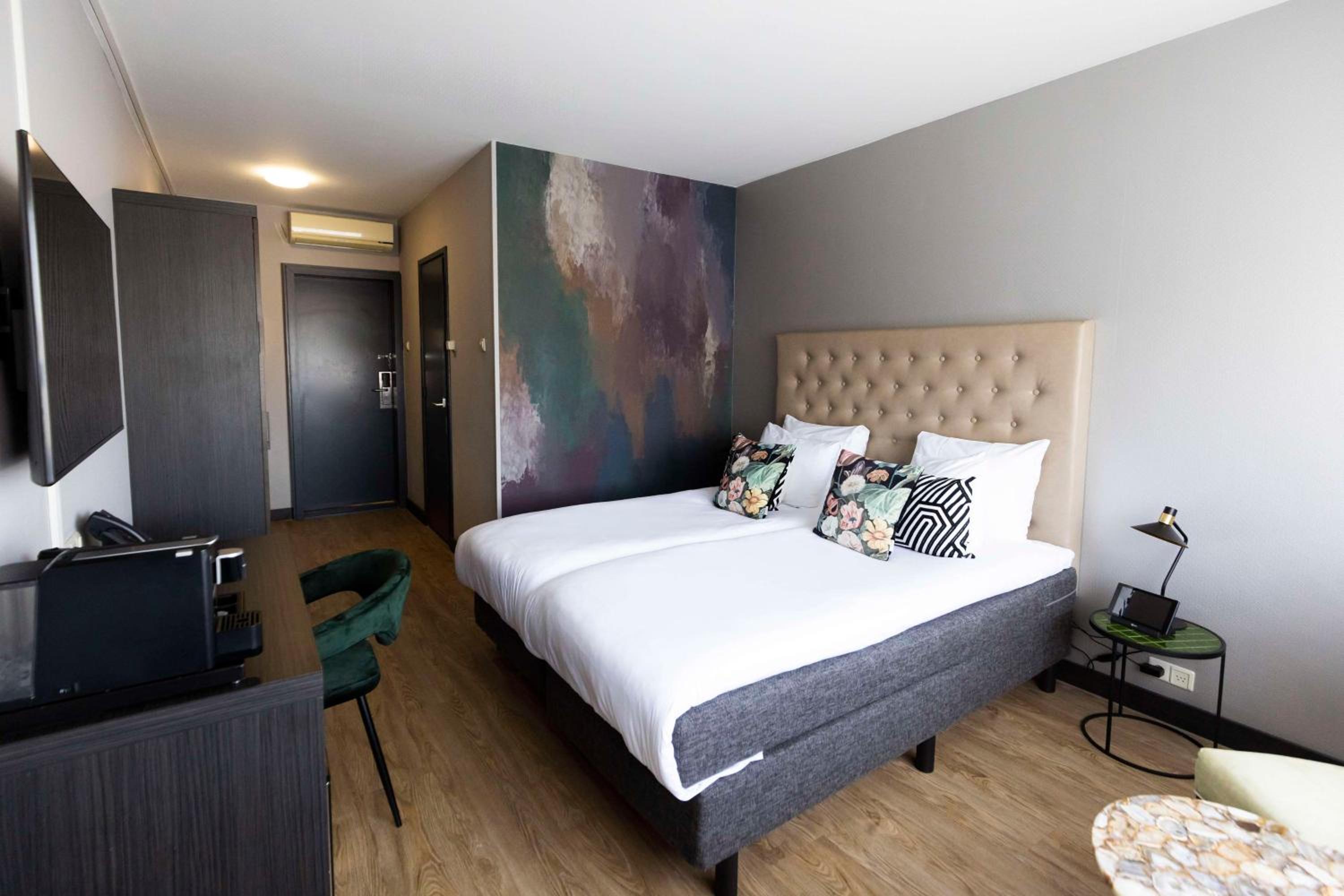 Comfy Double Room with City Spa Access
