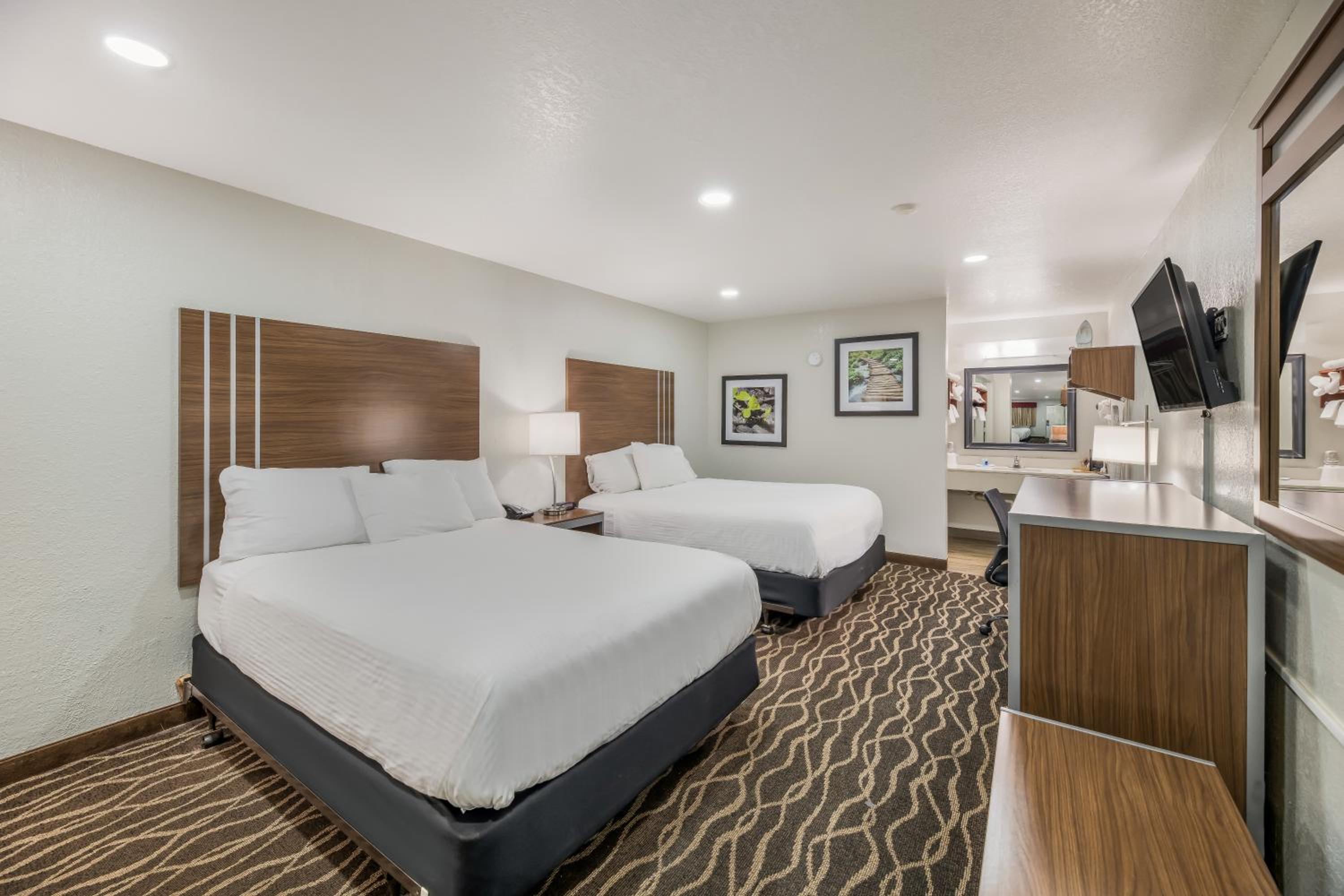 Quadruple Room - Non Smoking photo 3