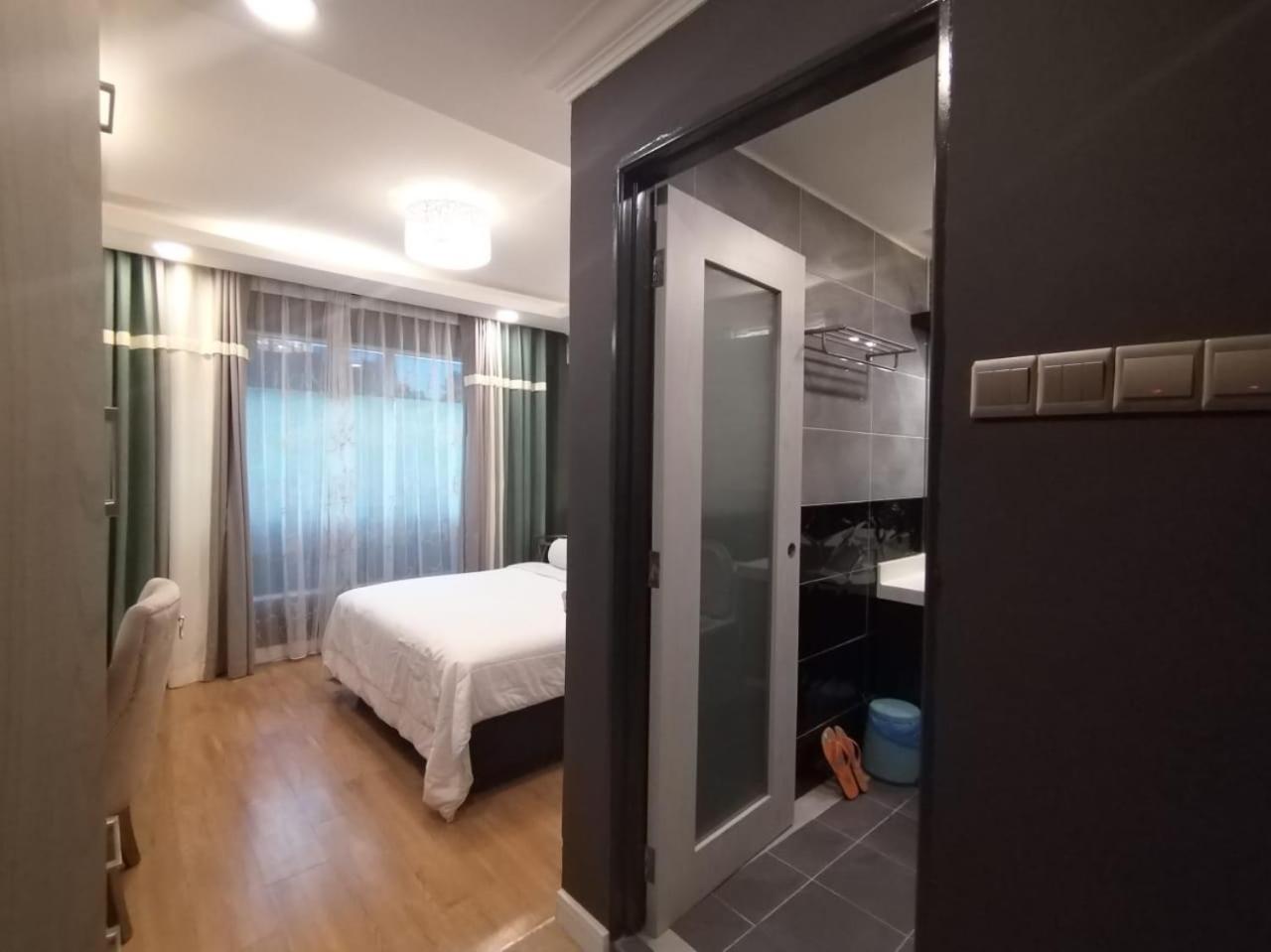 Deluxe Queen Room photo 2