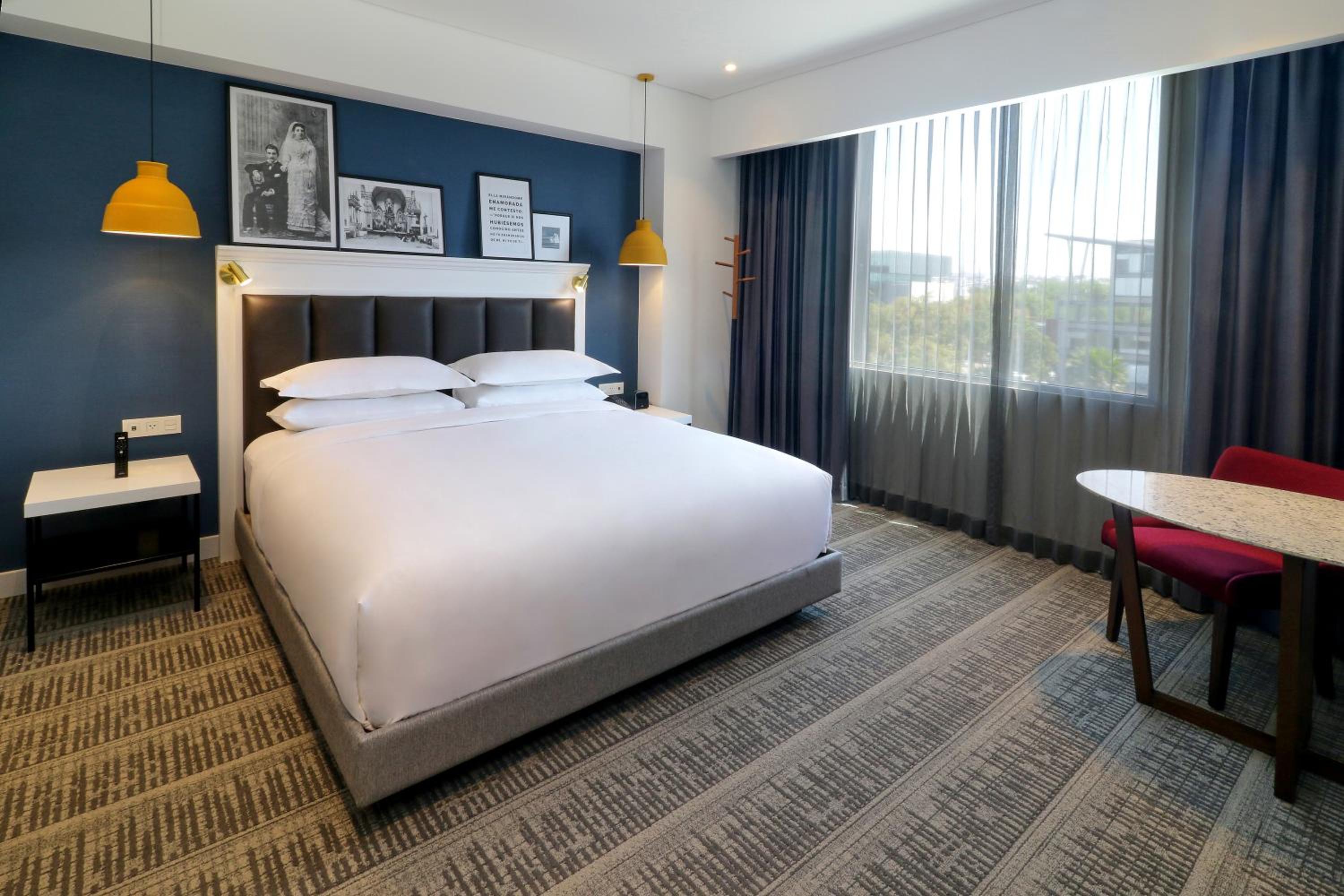 Standard King Room - Photo 10