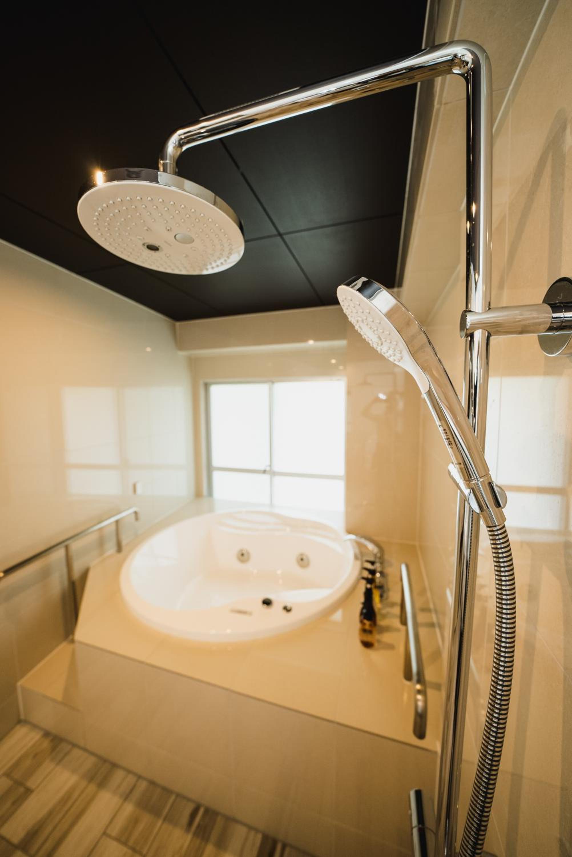 Executive Suite - Photo 3