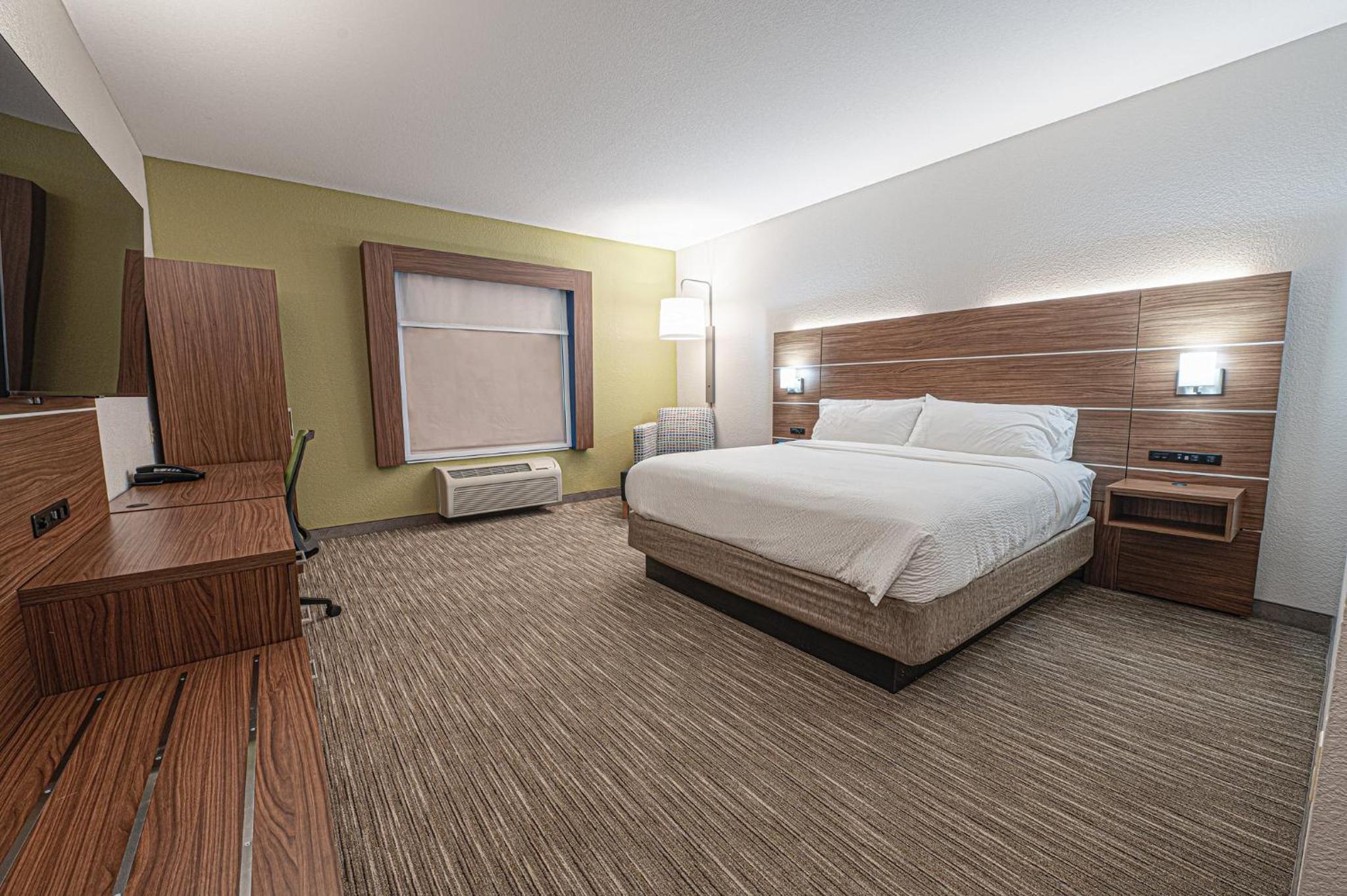 Standard King Room - Photo 3