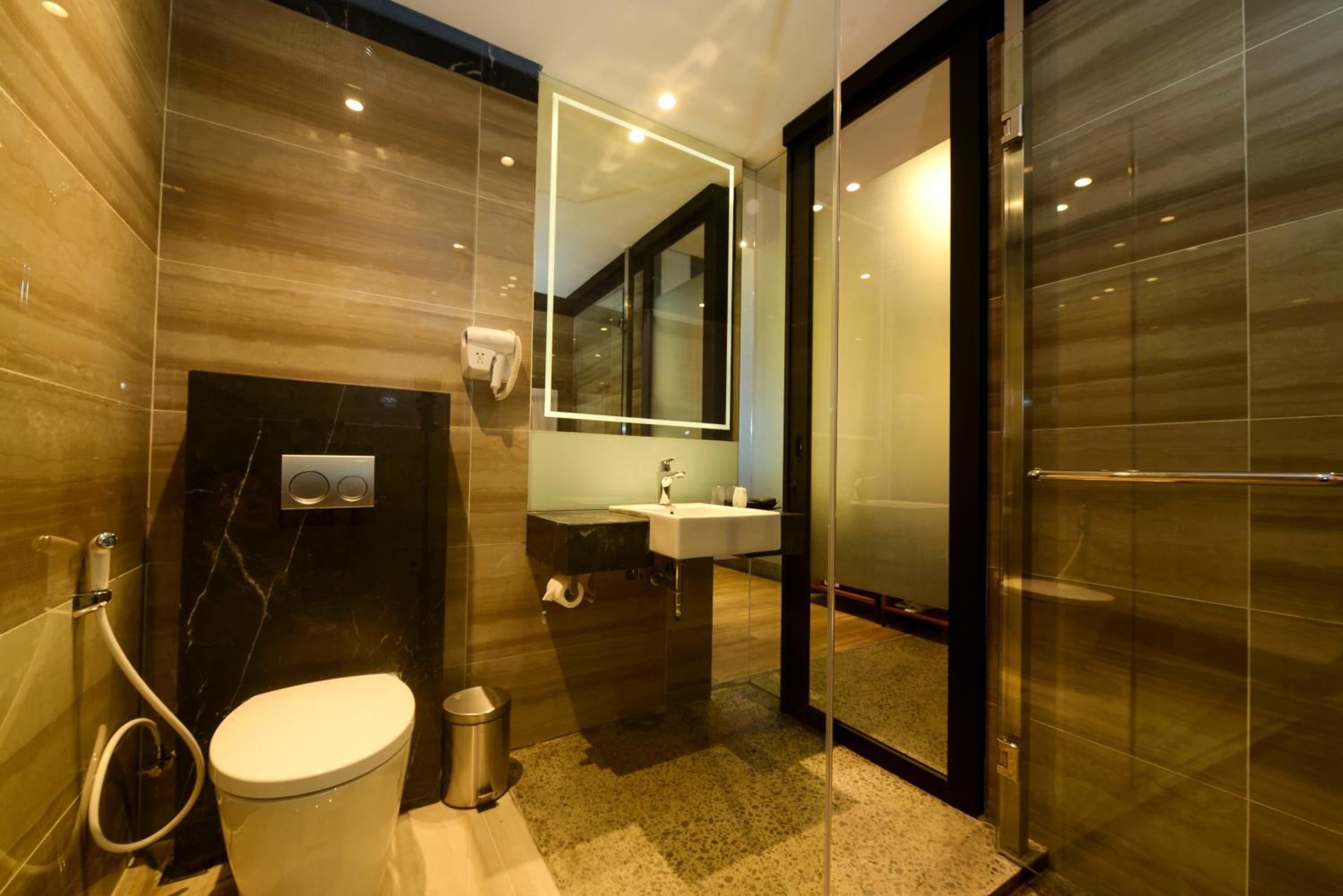 Suite - Photo 2