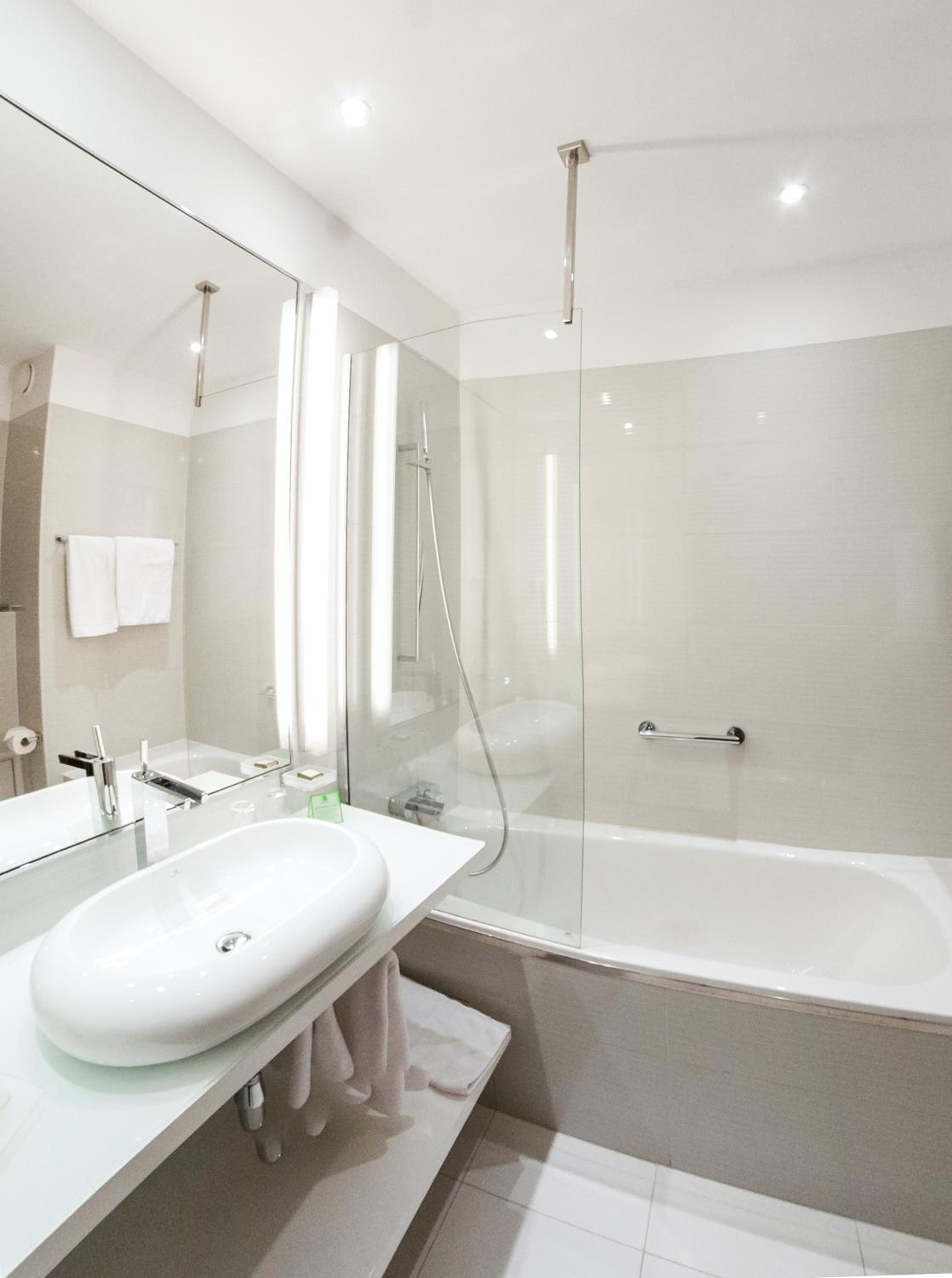Premium King Room with River View - Photo 2