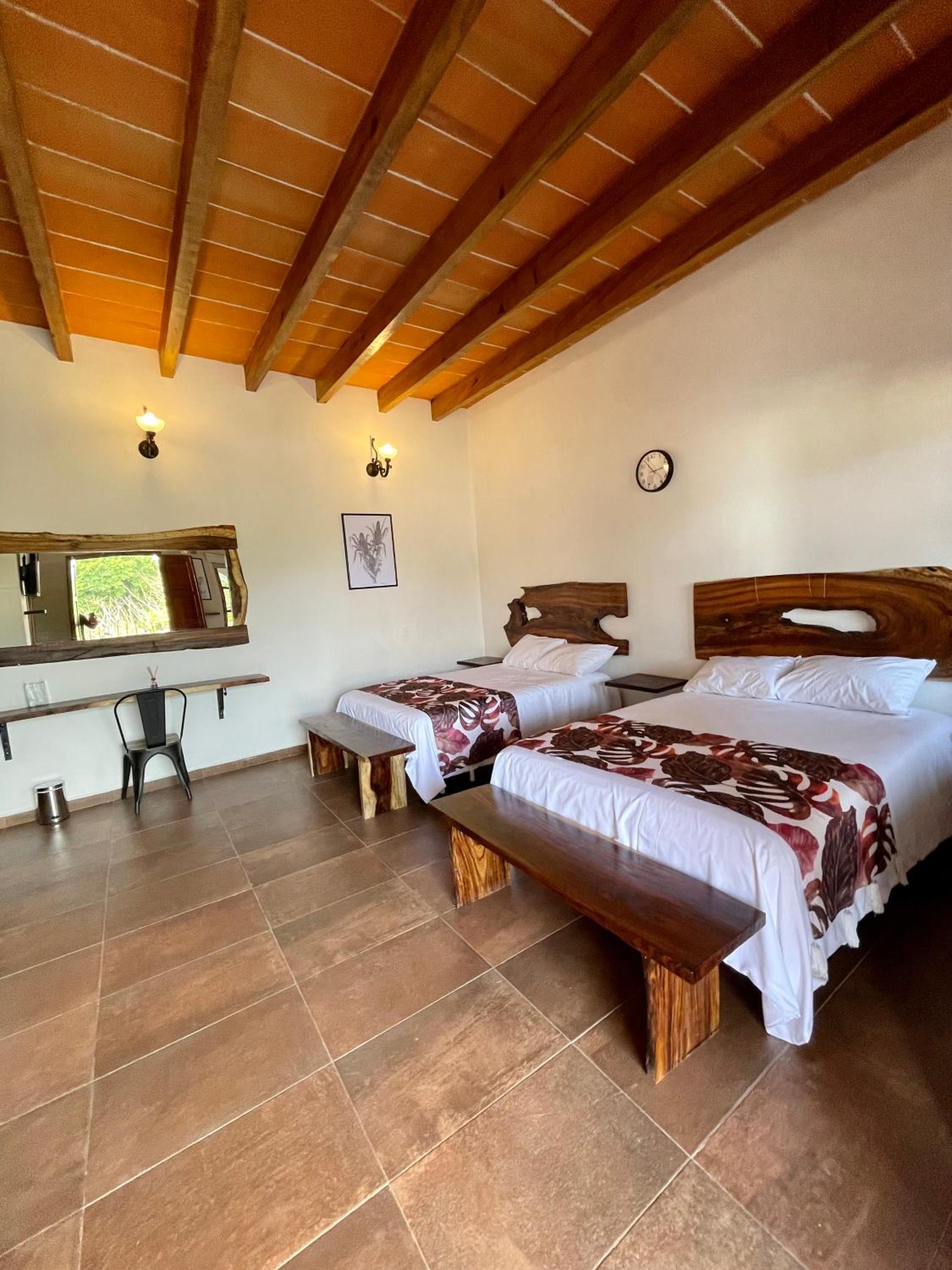 Quadruple Room - Photo 21