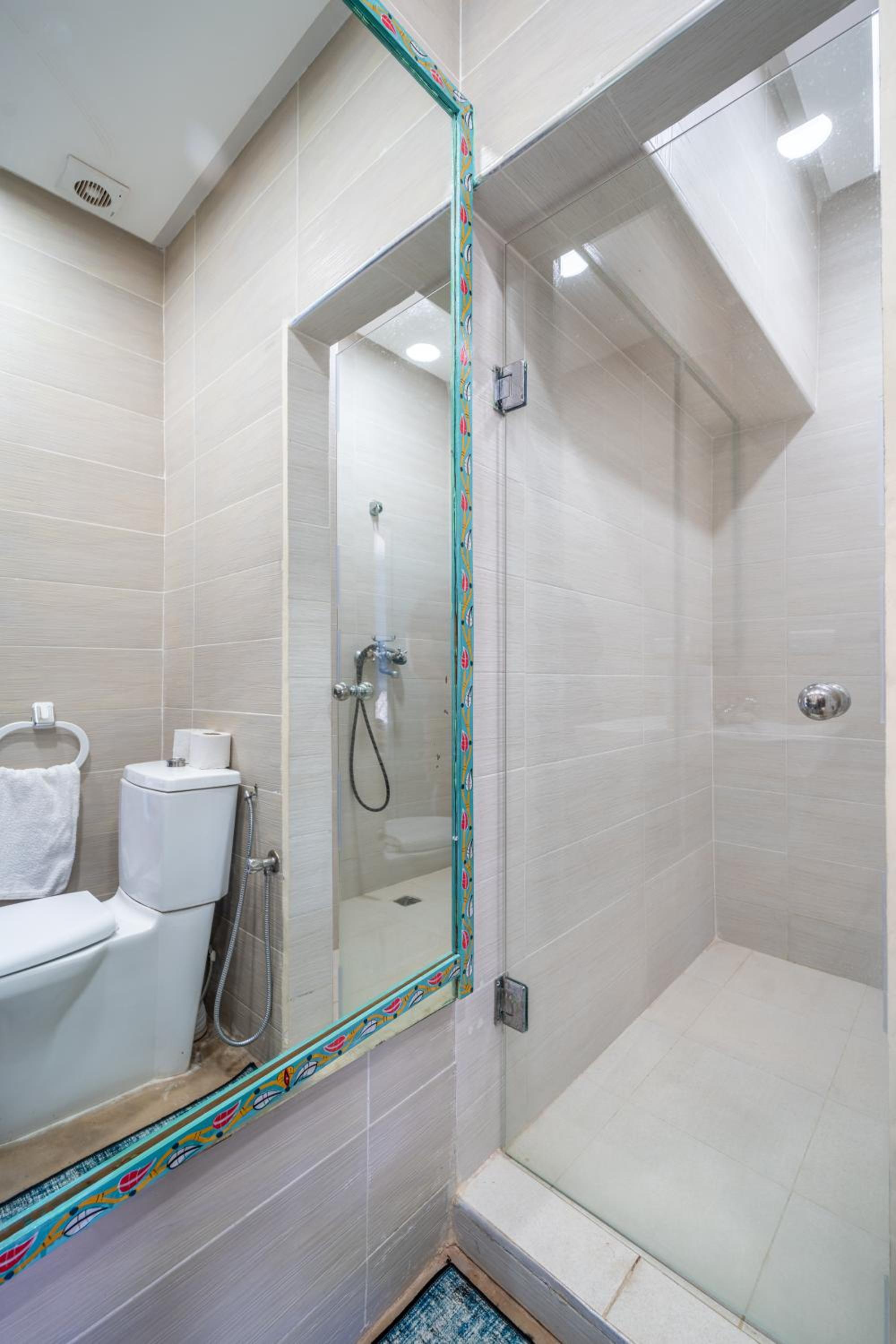 Double Room with Private Bathroom - Photo 6