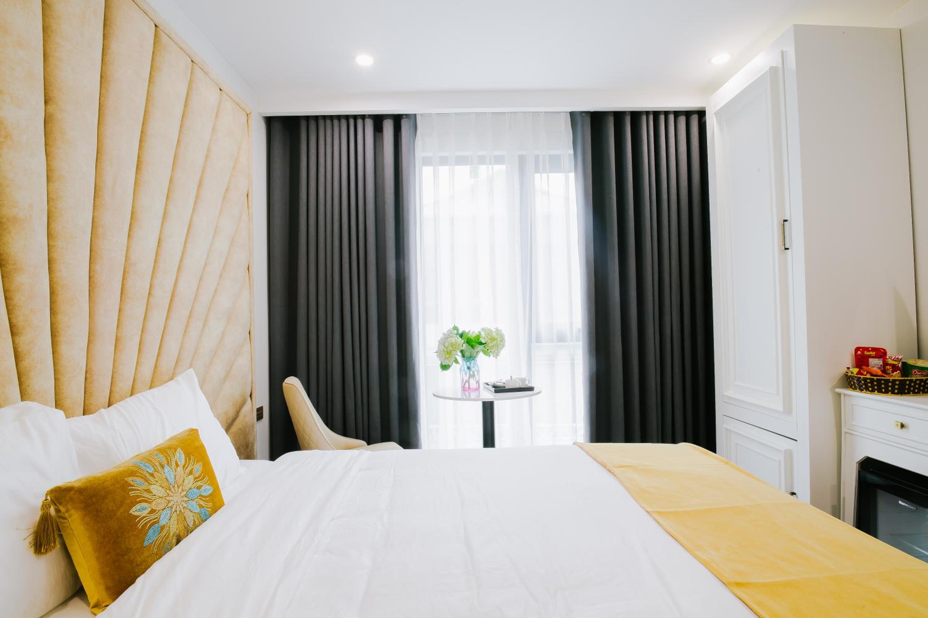 Deluxe Queen Room