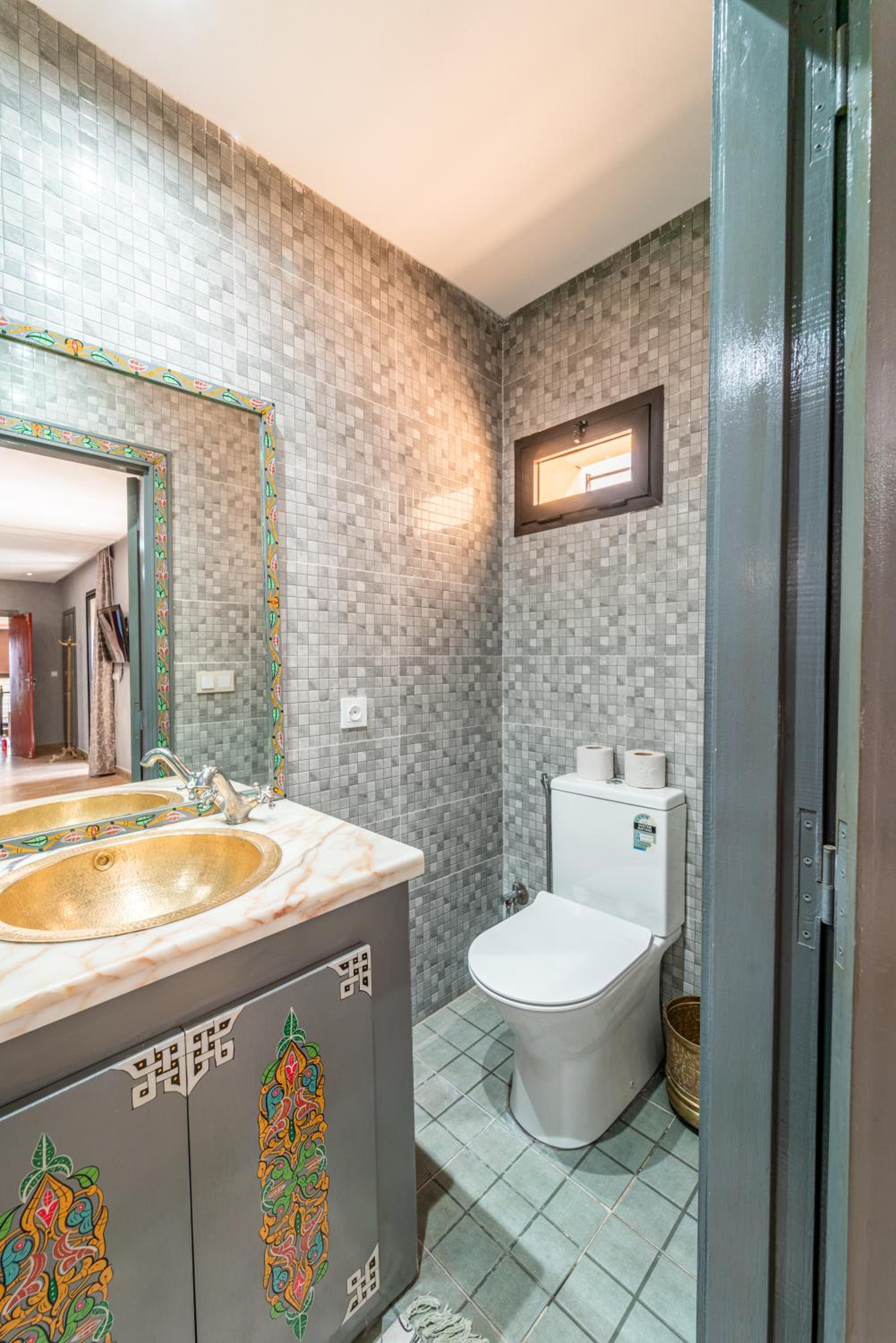 Deluxe Room (2 Adults + 1 Child) - Photo 16