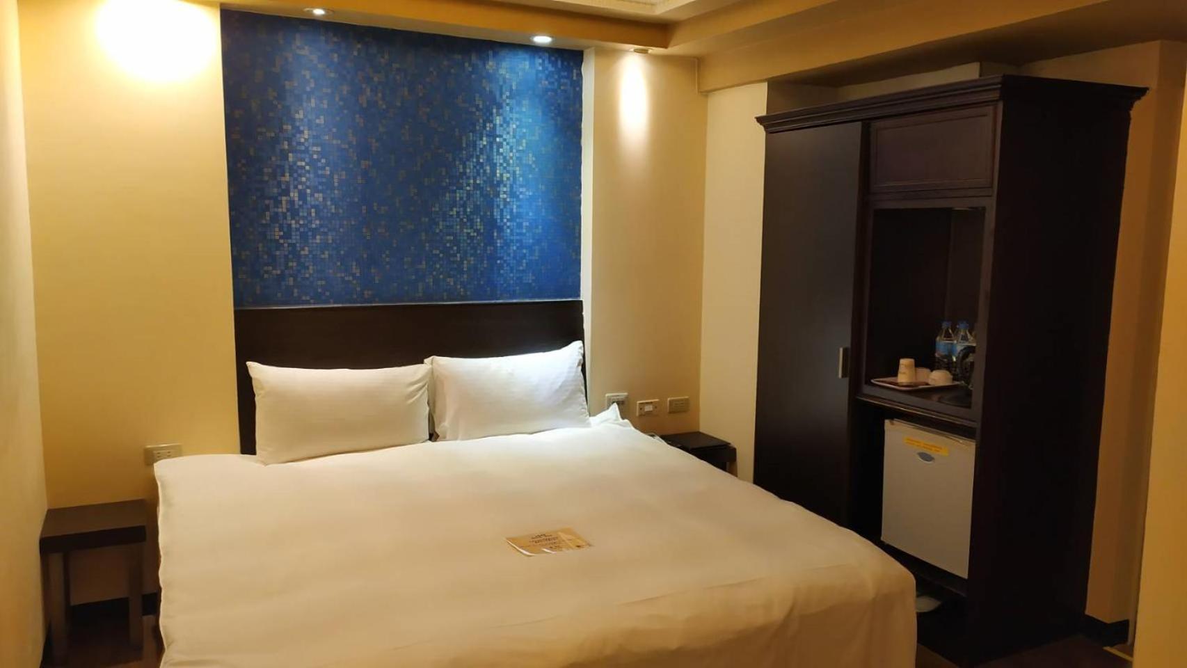 Double Room without Window photo 2