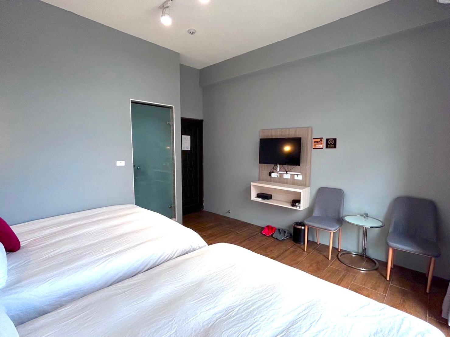 Quadruple Room with Balcony - Photo 6