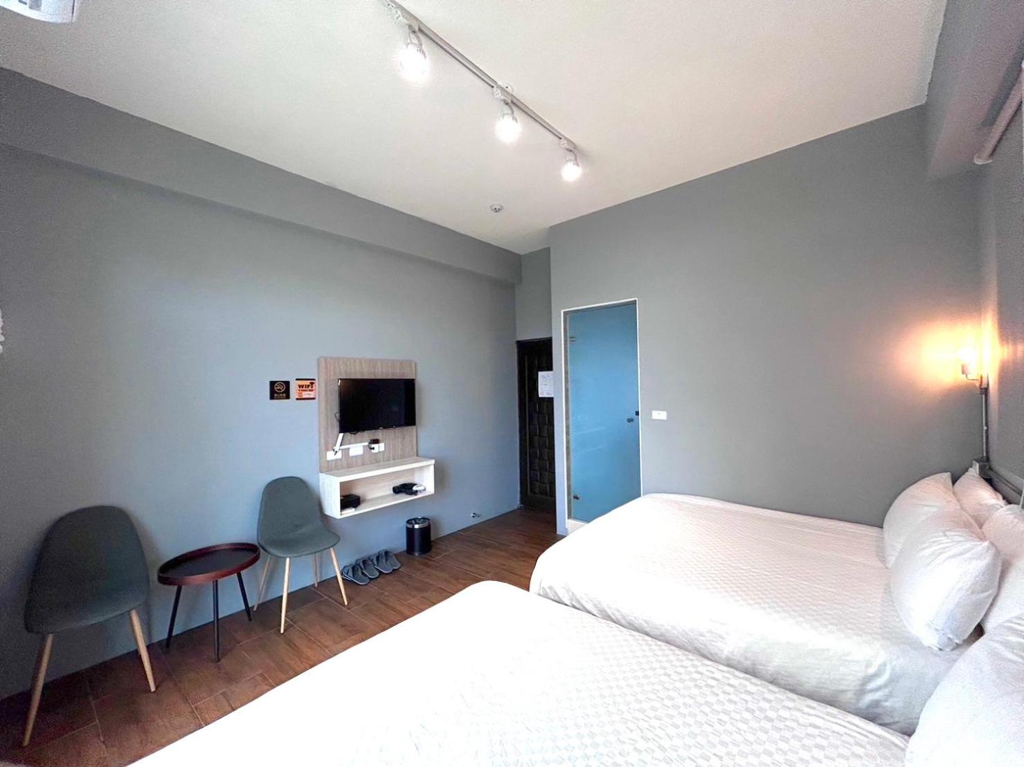 Quadruple Room with Balcony - Photo 4