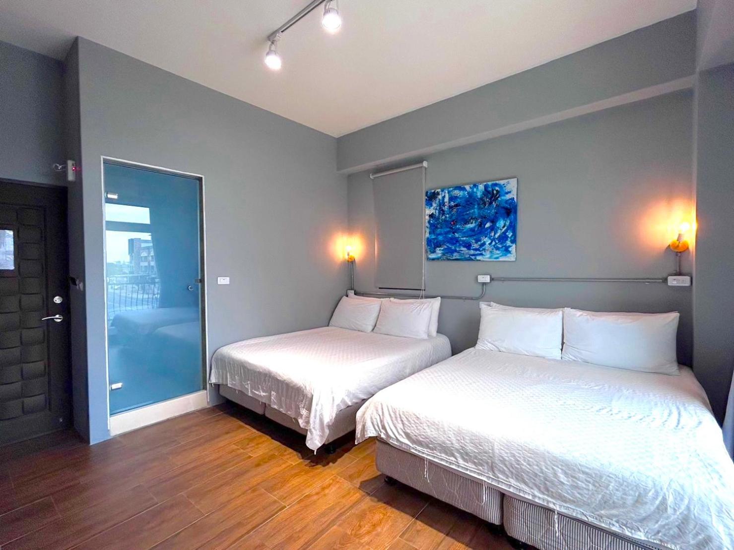 Quadruple Room with Balcony - Photo 16