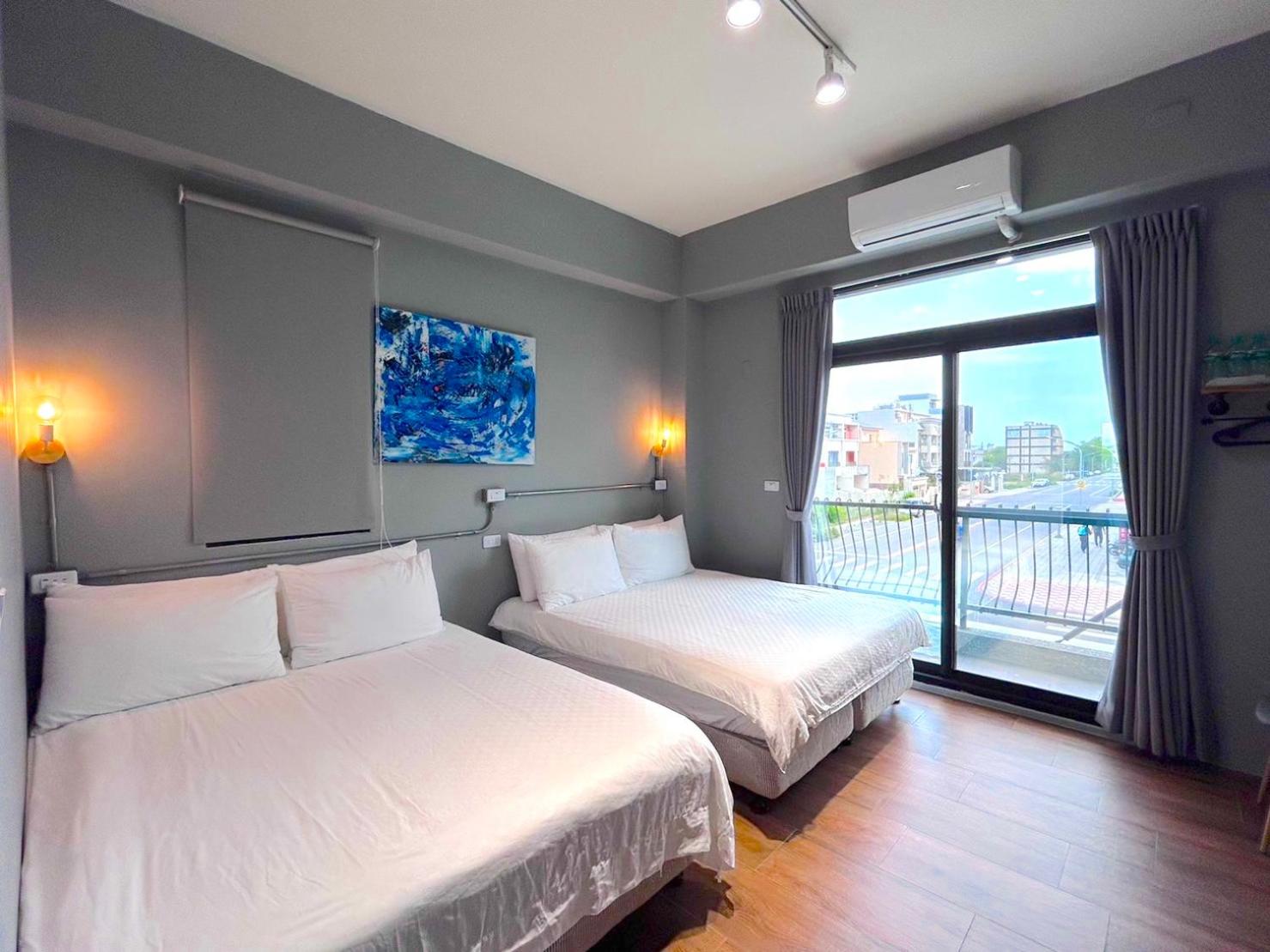 Quadruple Room with Balcony - Photo 13